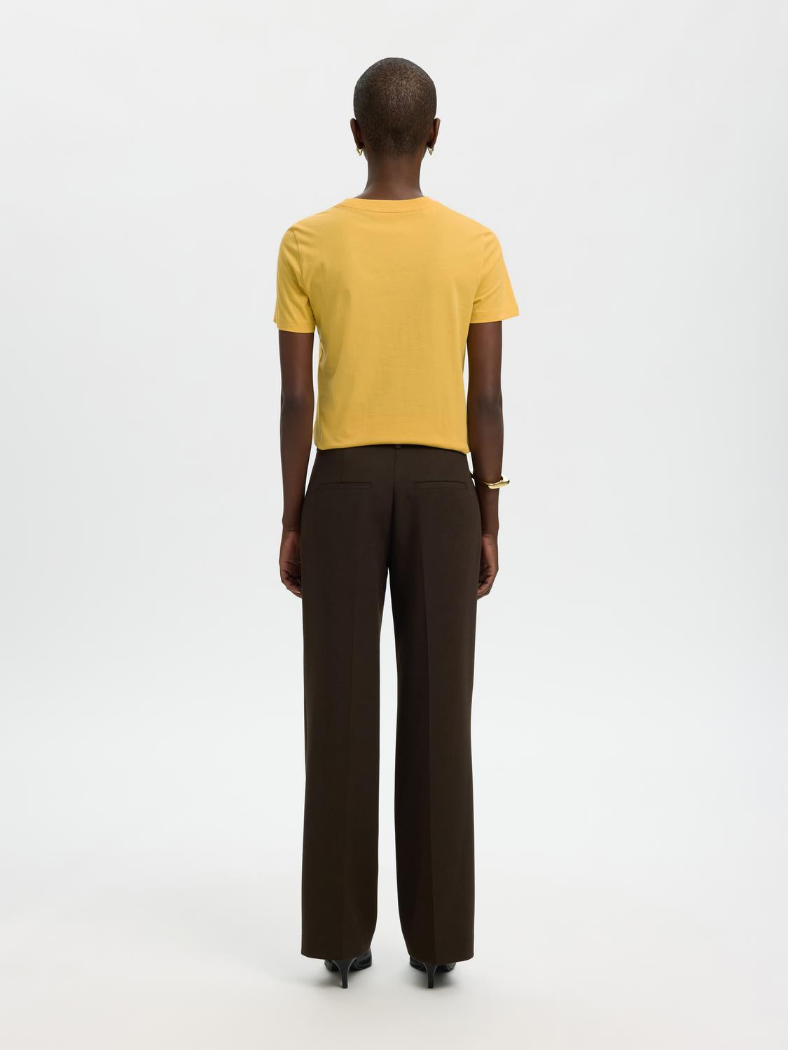 model_shot-back