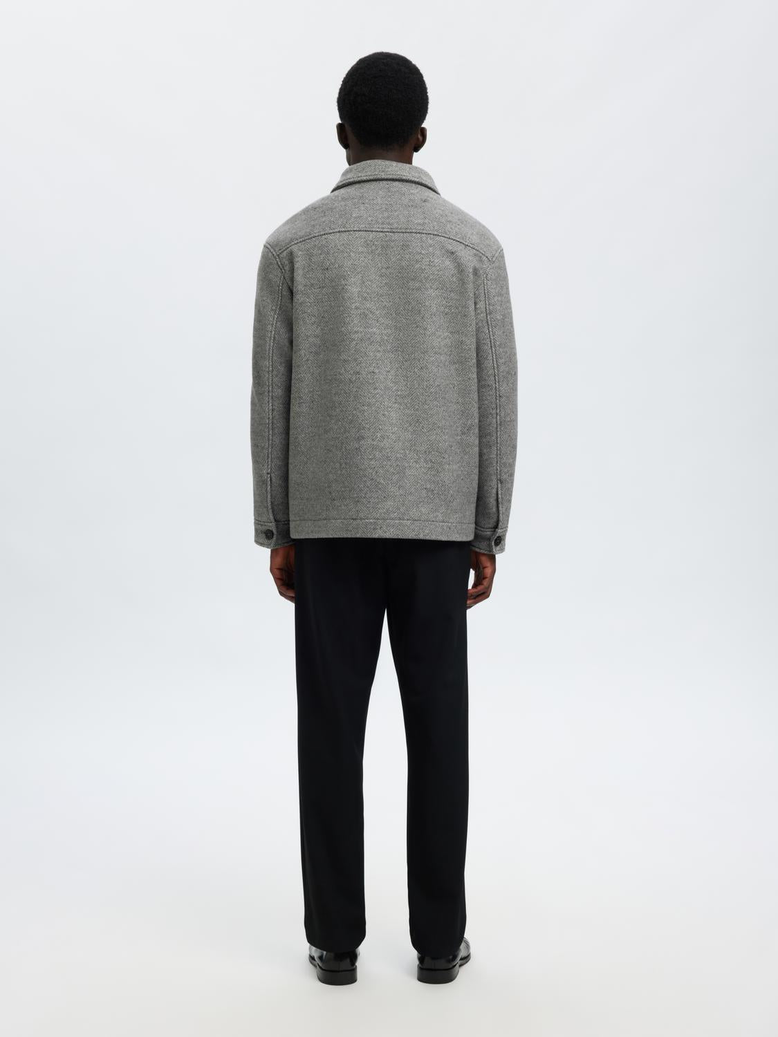 model_shot-back