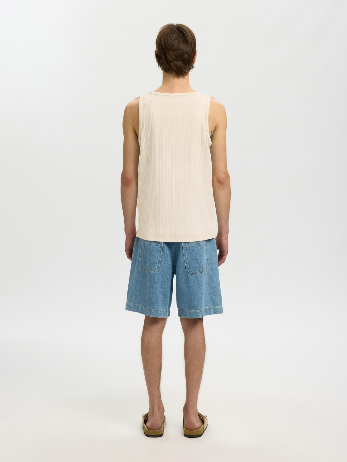 model_shot-back