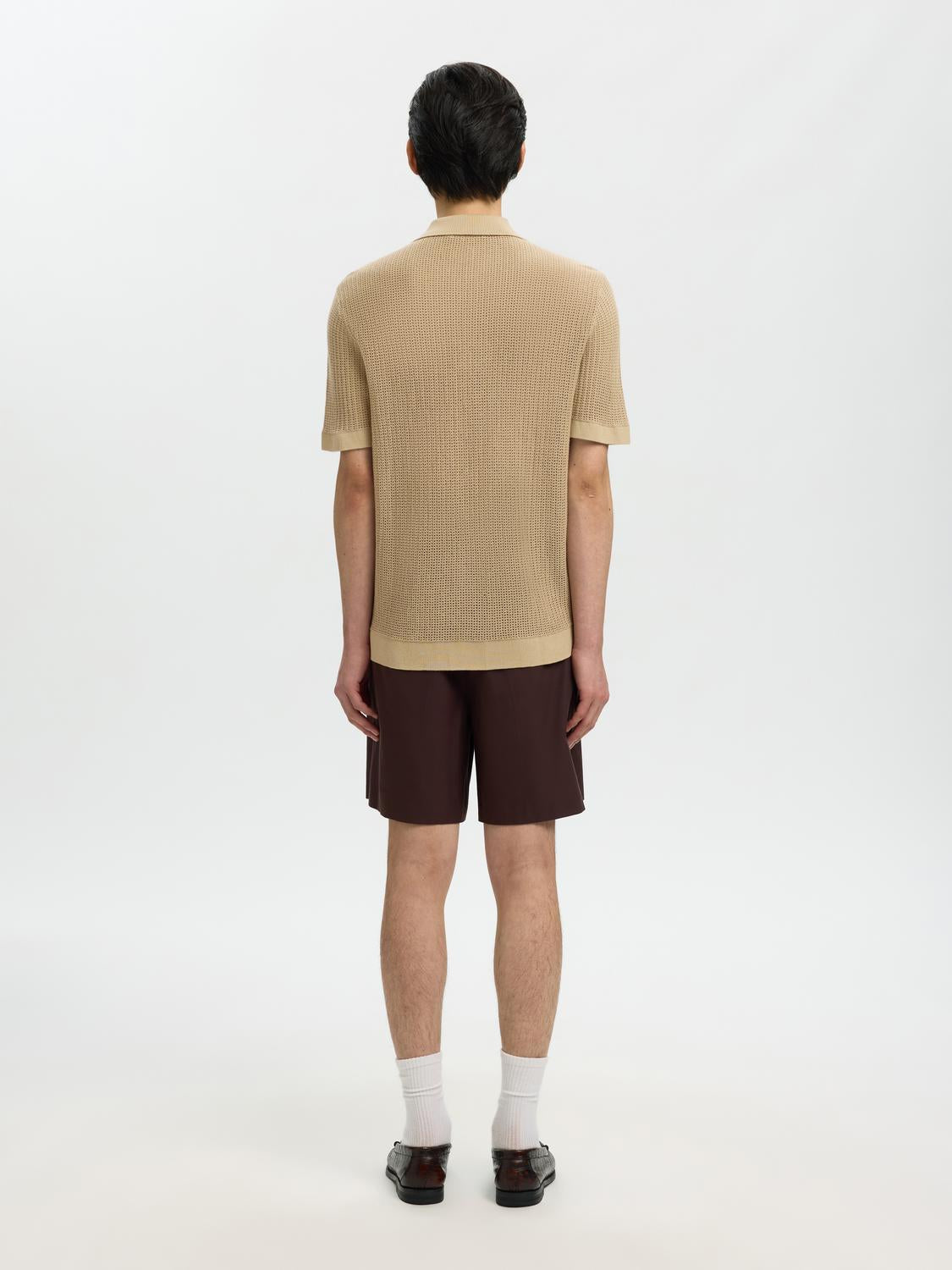 model_shot-back