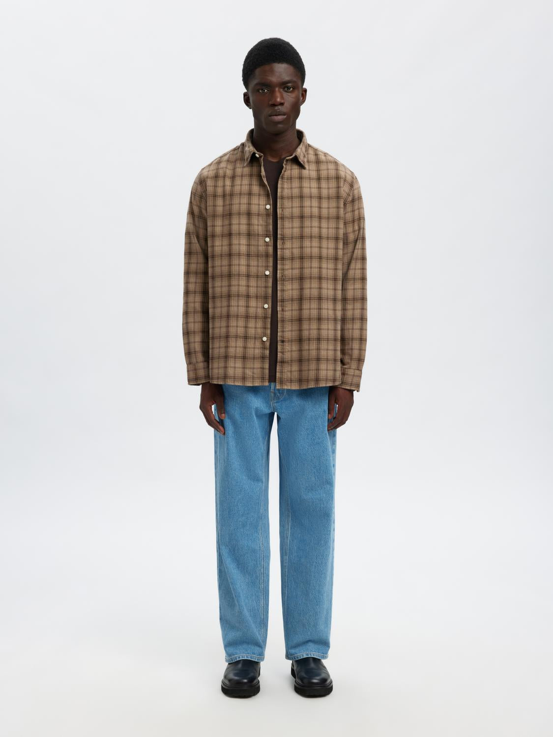 model_shot-front_full