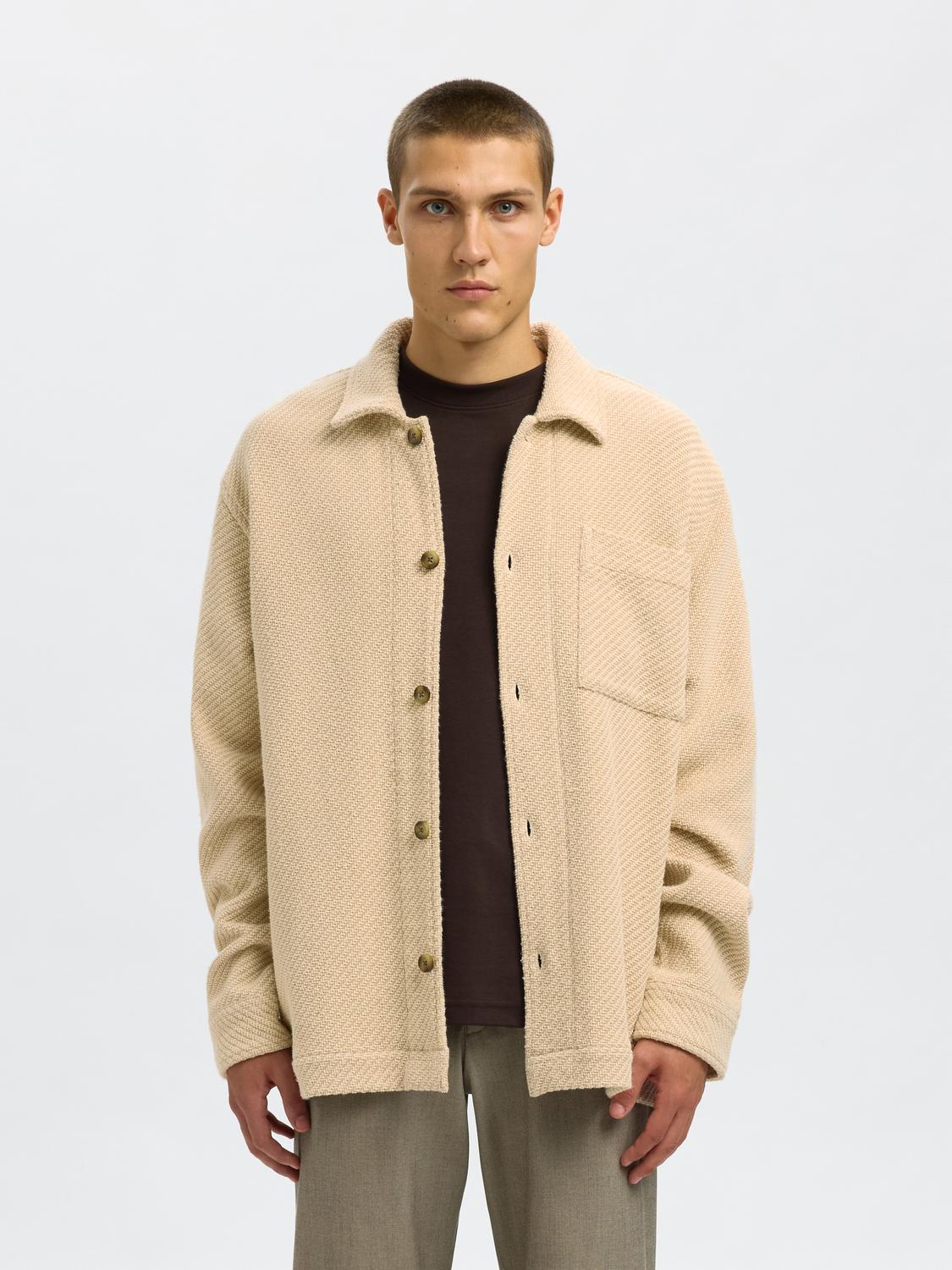 model_shot-front
