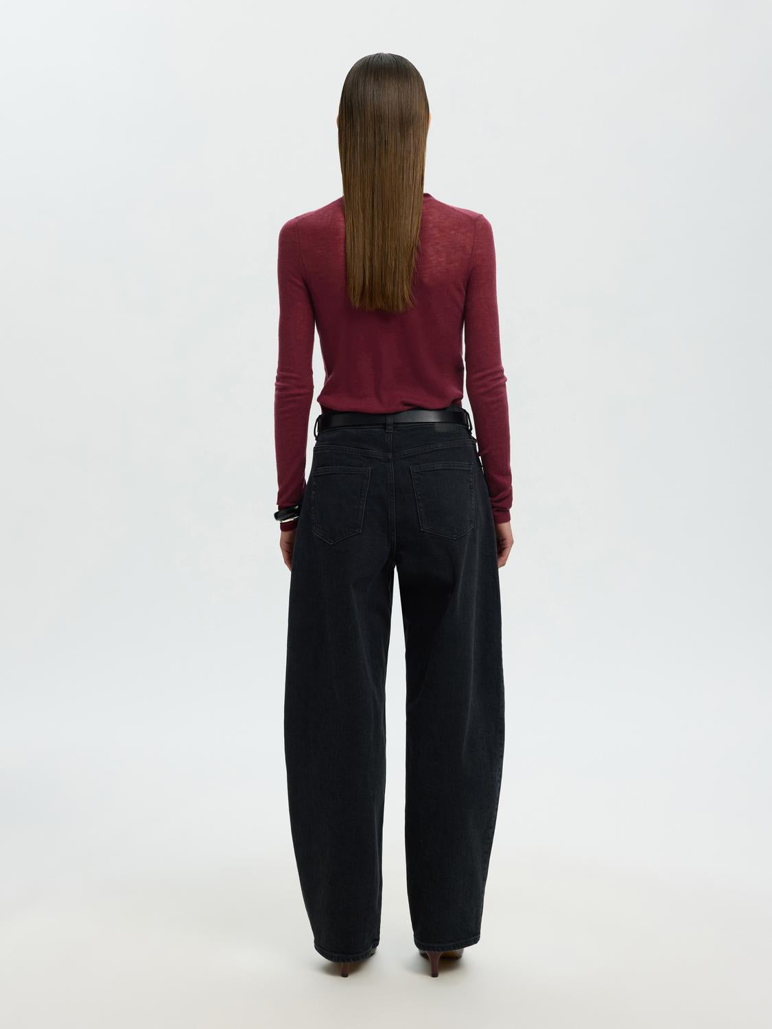 model_shot-back