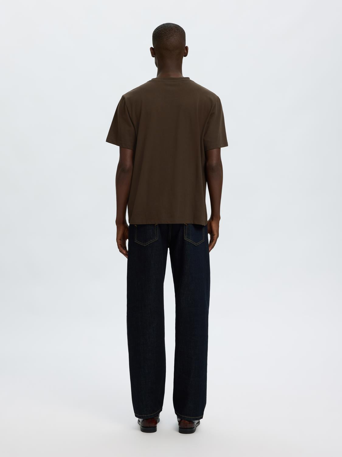 model_shot-back
