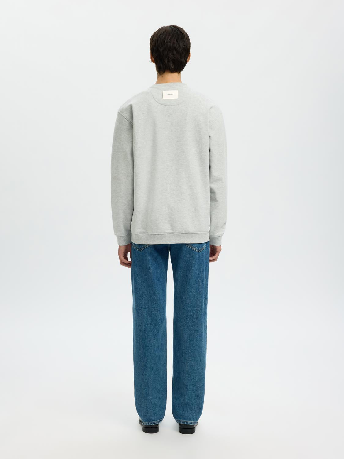 model_shot-back