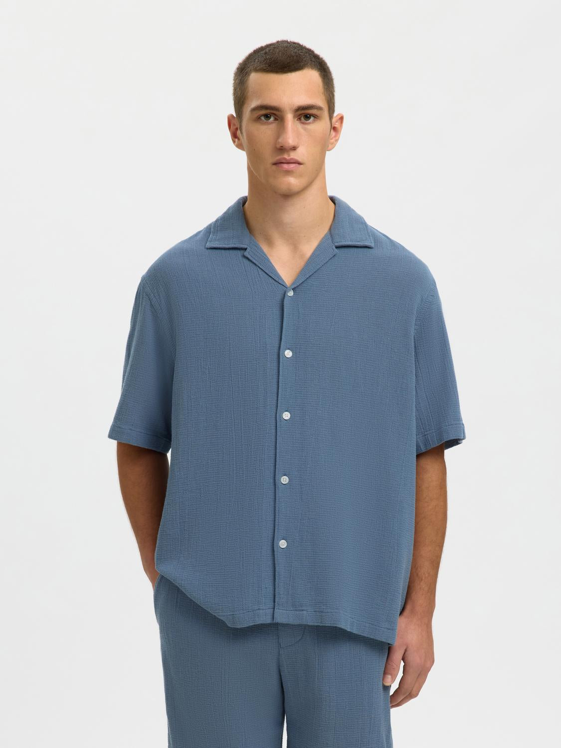 model_shot-front