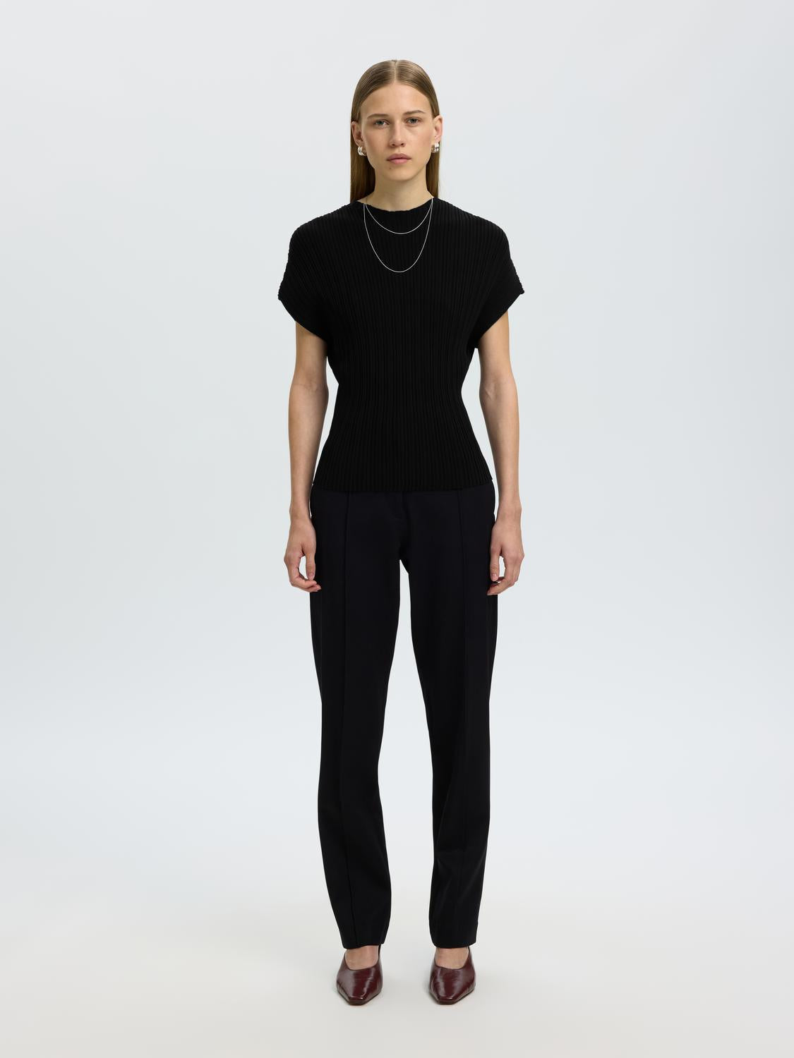 model_shot-front_full