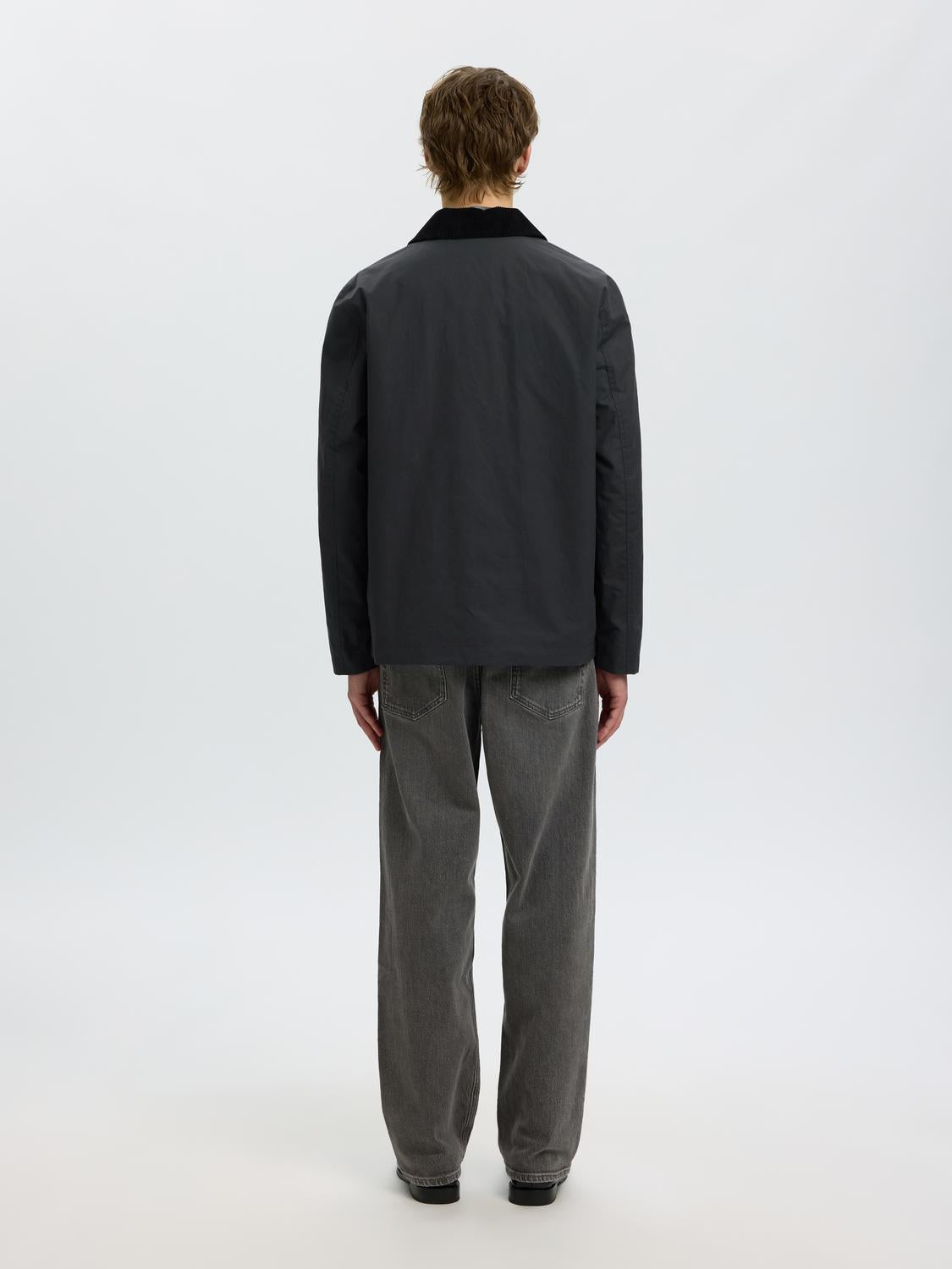 model_shot-back
