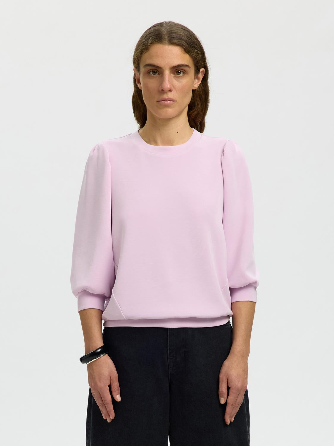 model_shot-front