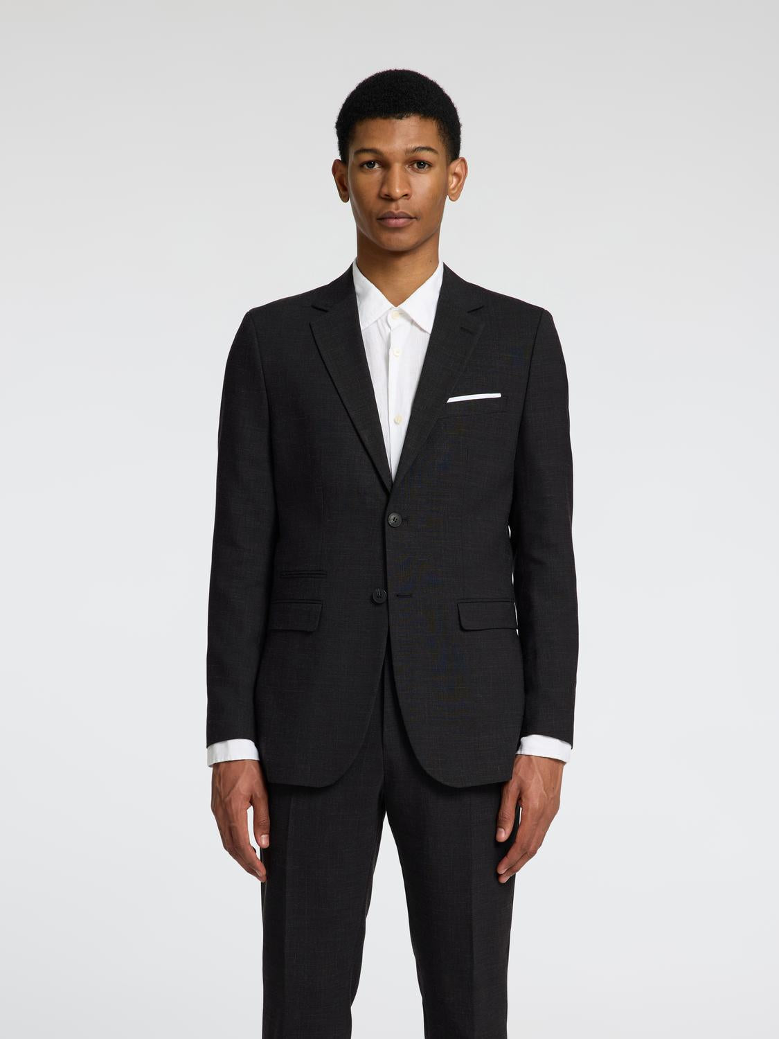 model_shot-front