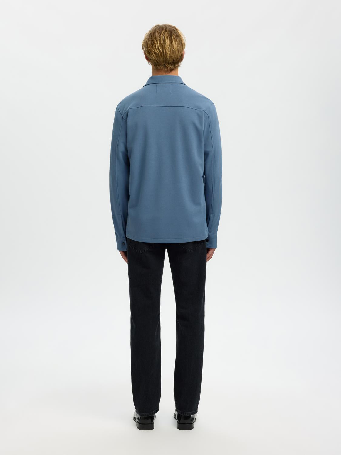 model_shot-back