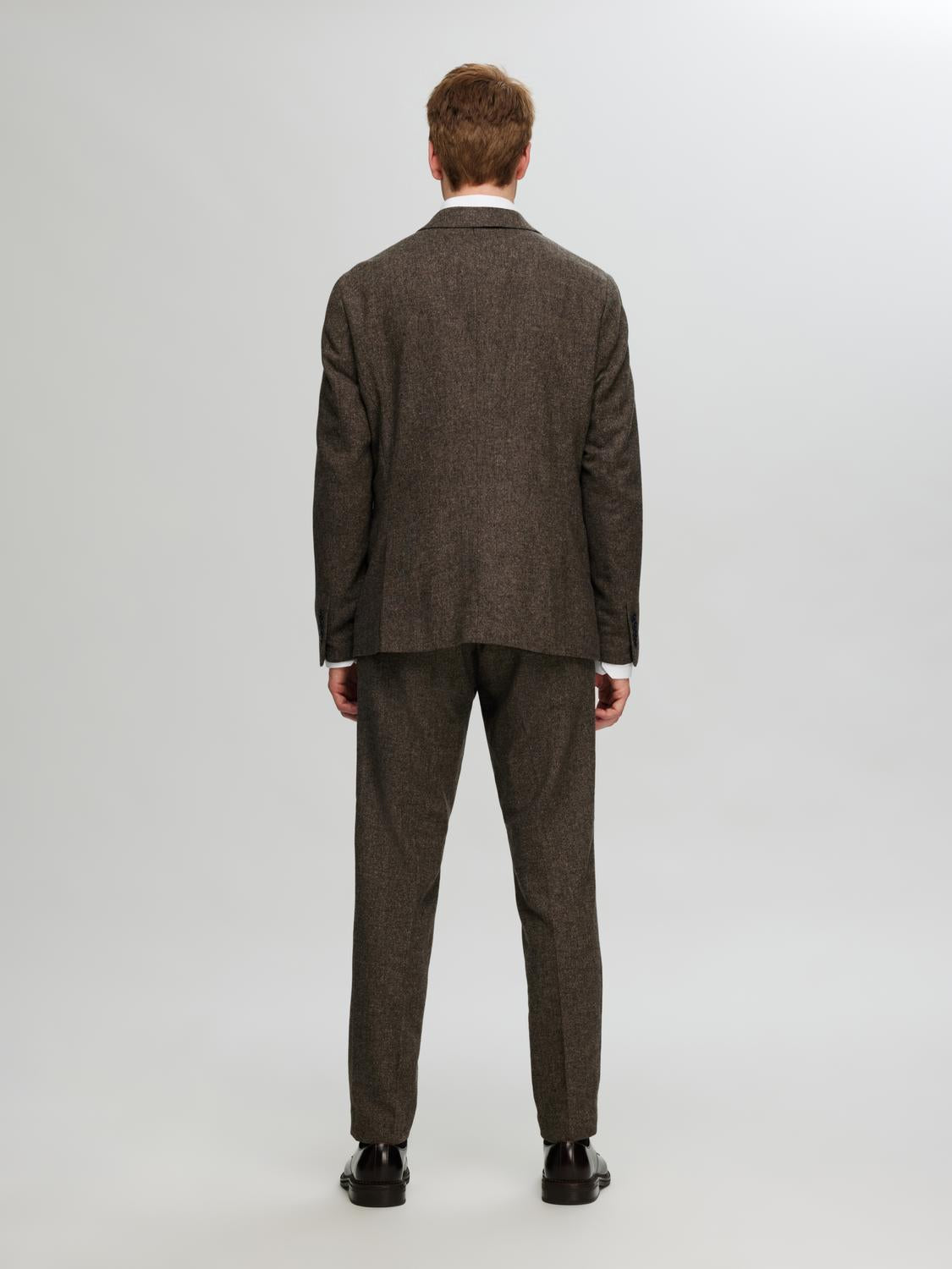 model_shot-back