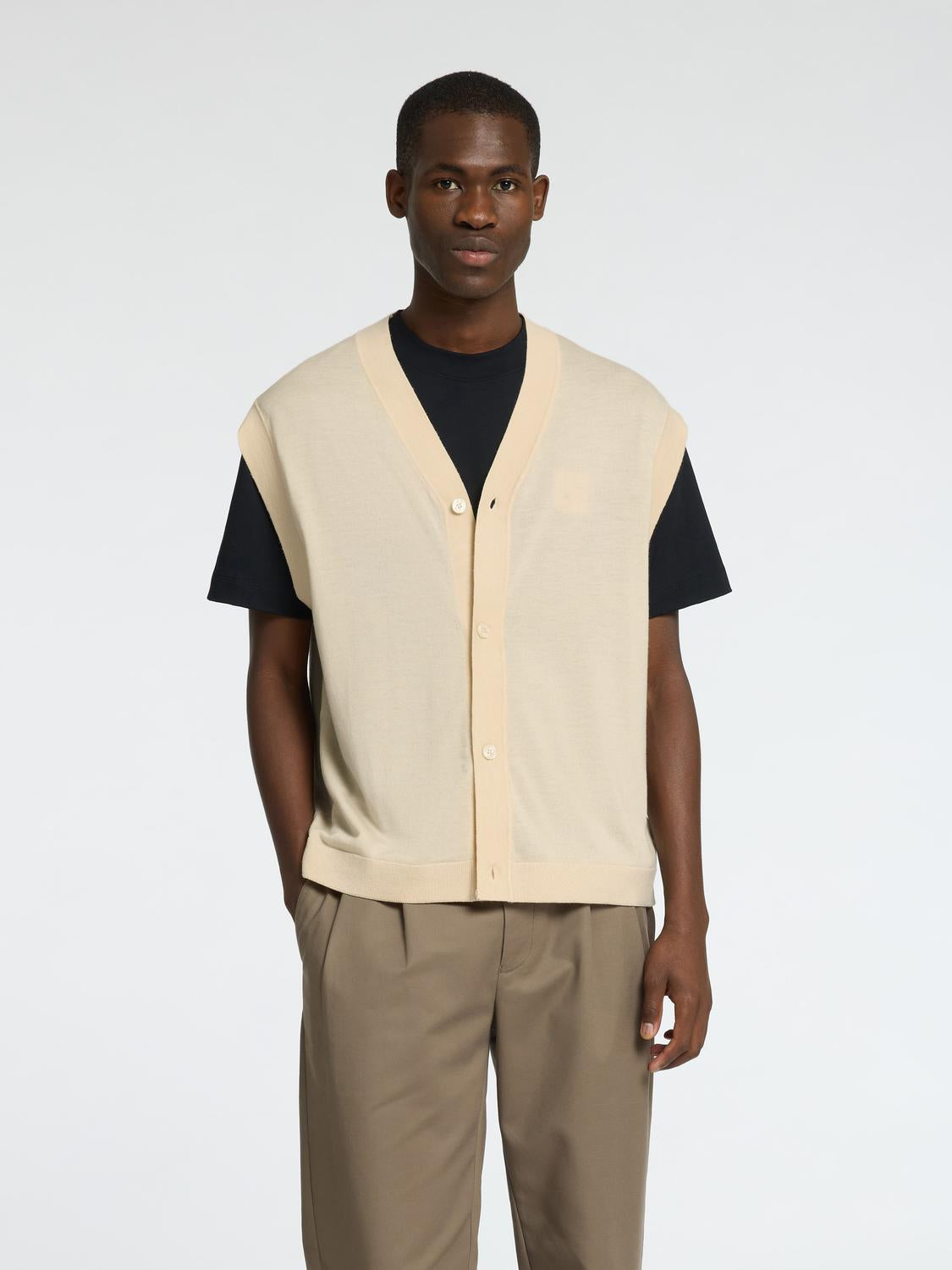model_shot-front