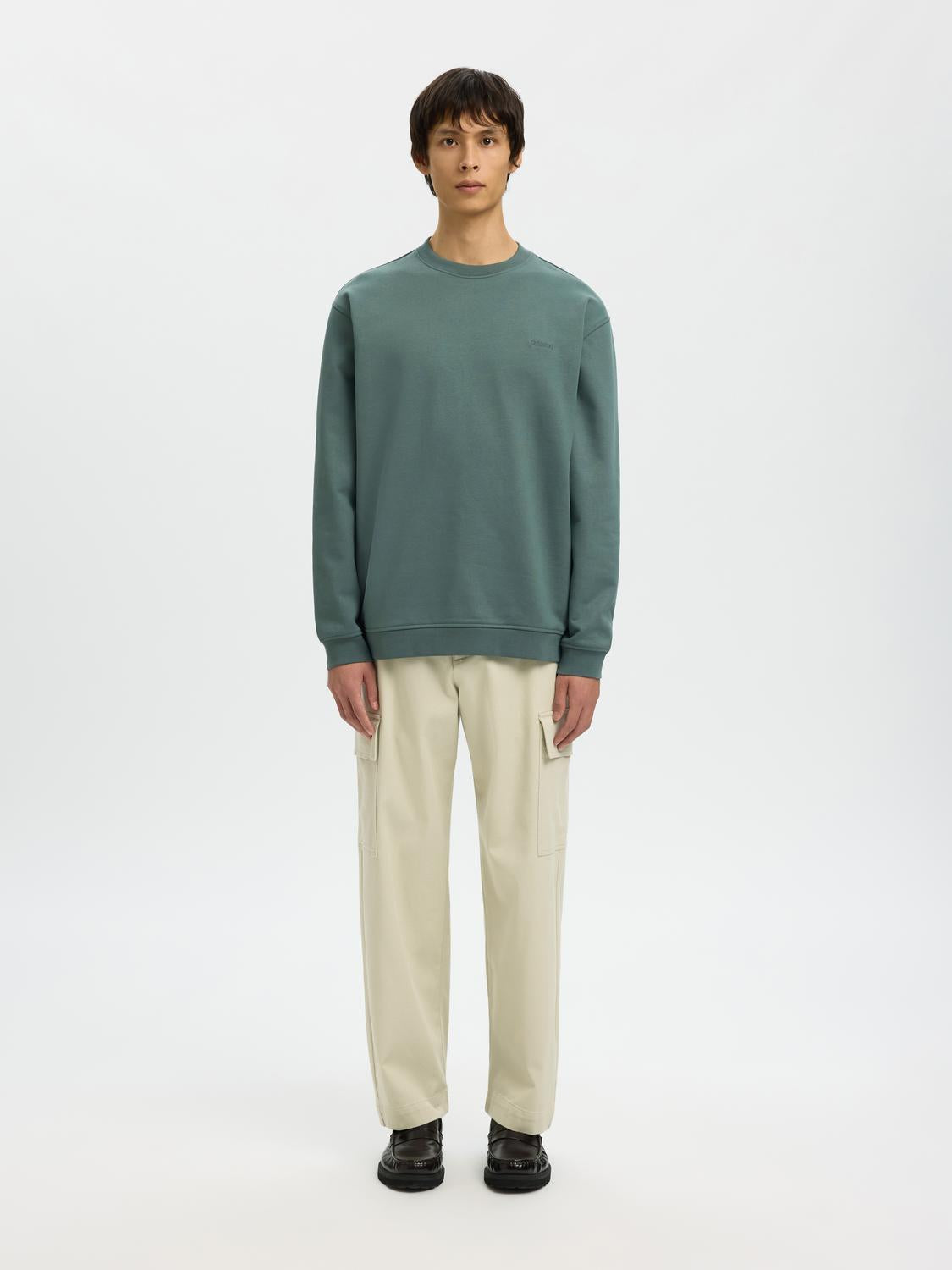 model_shot-front_full