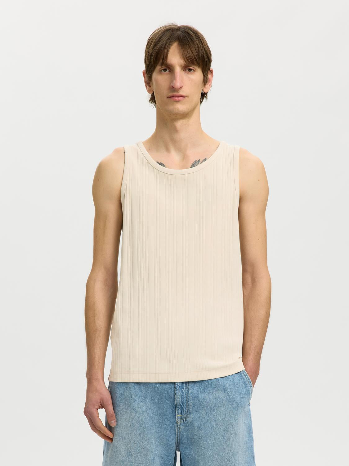 model_shot-front