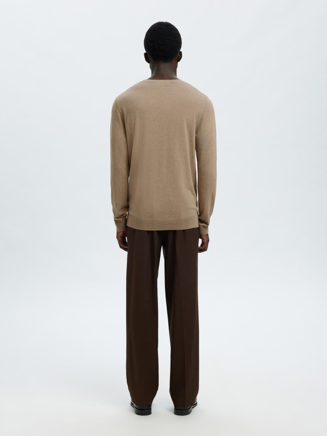 model_shot-back