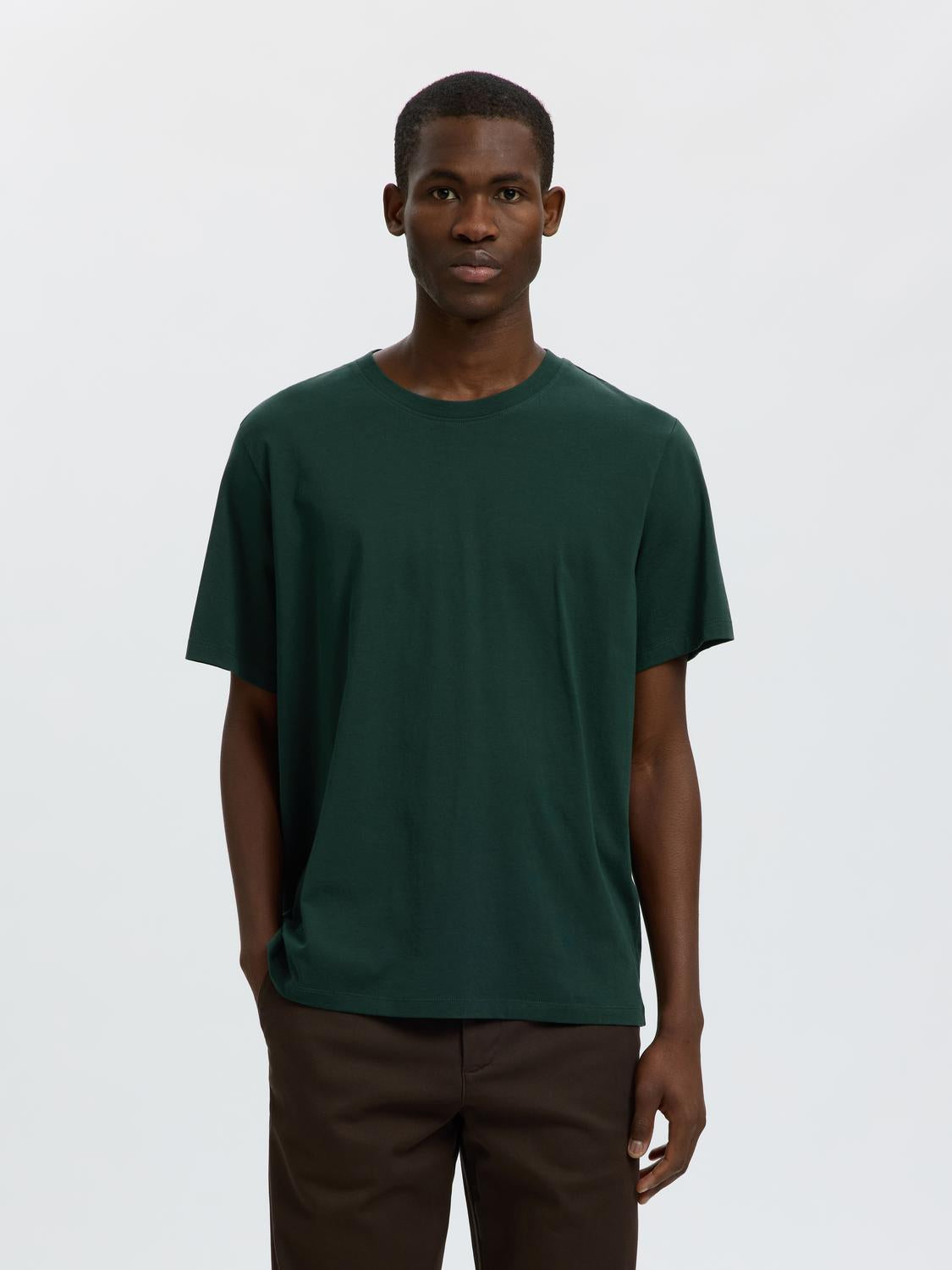 model_shot-front