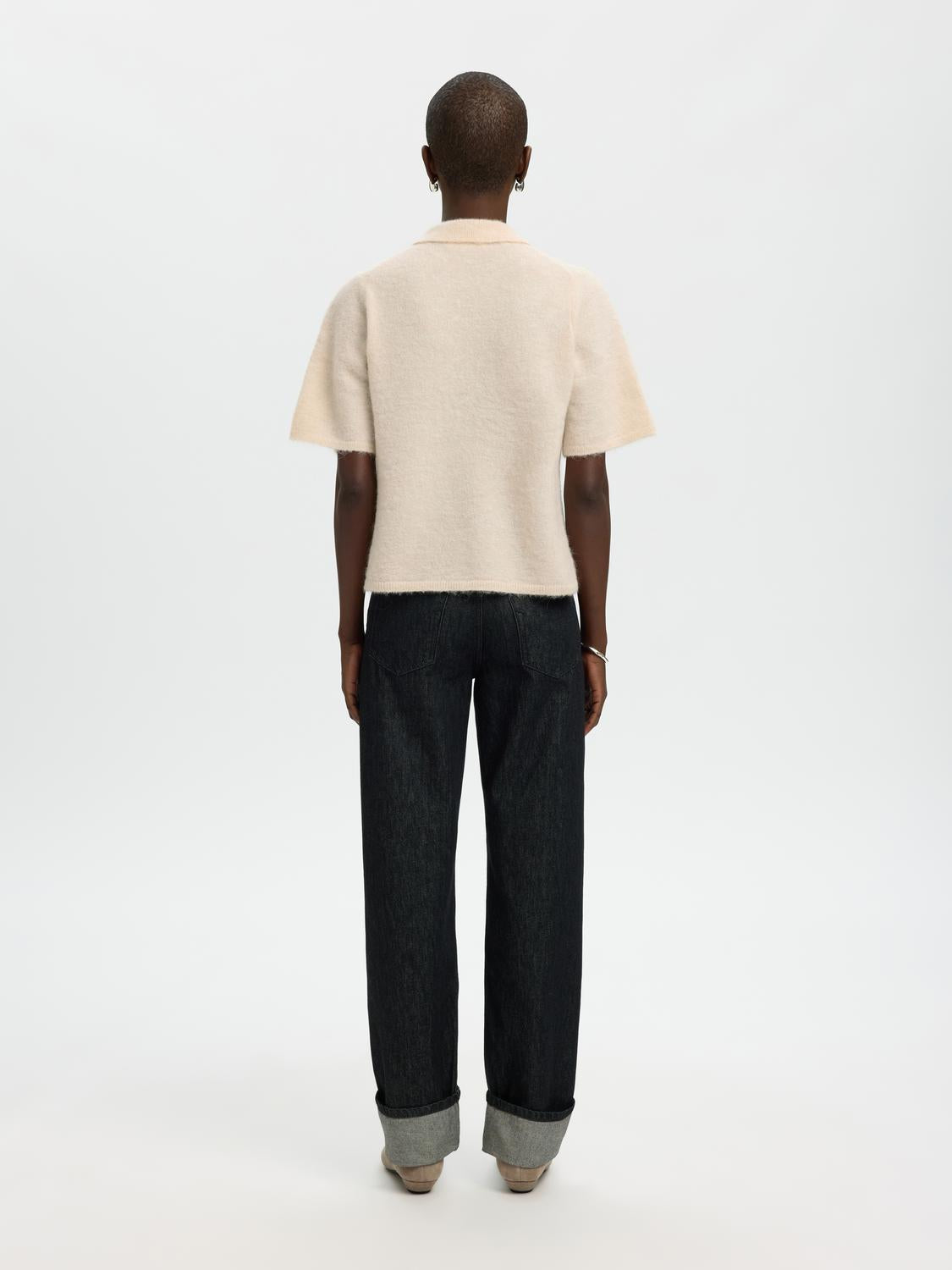model_shot-back