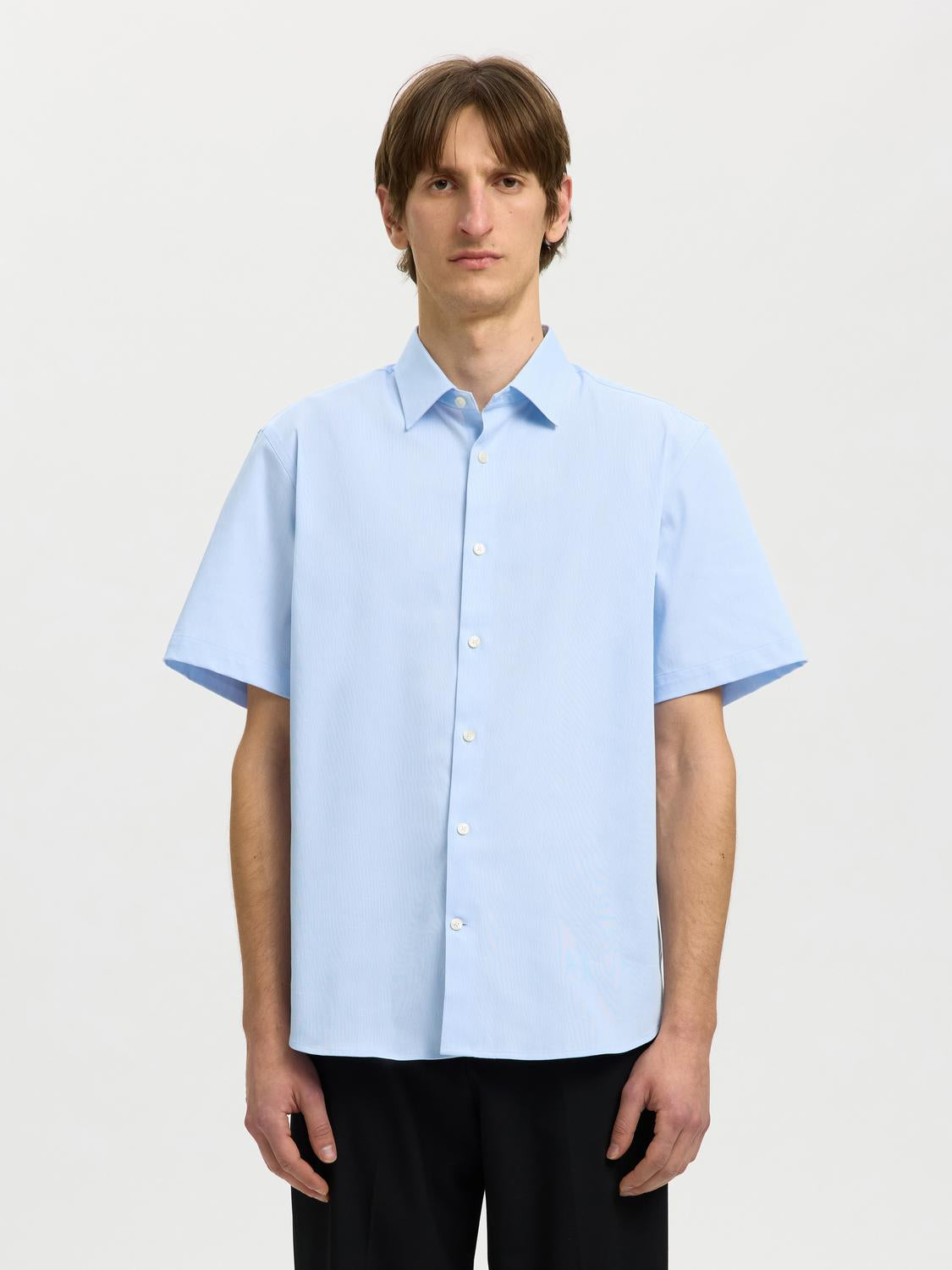 model_shot-front