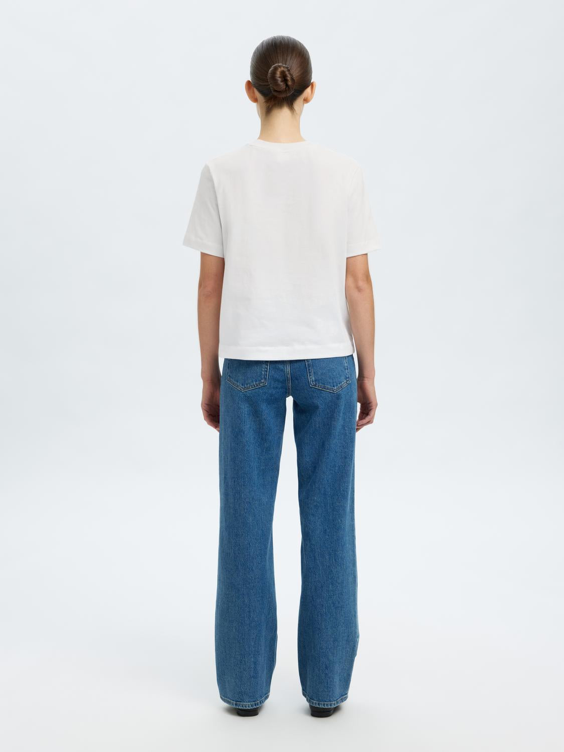 model_shot-back