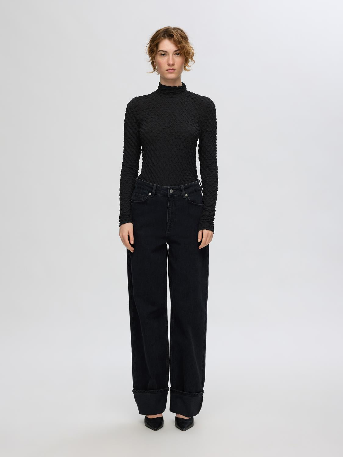 model_shot-front_full