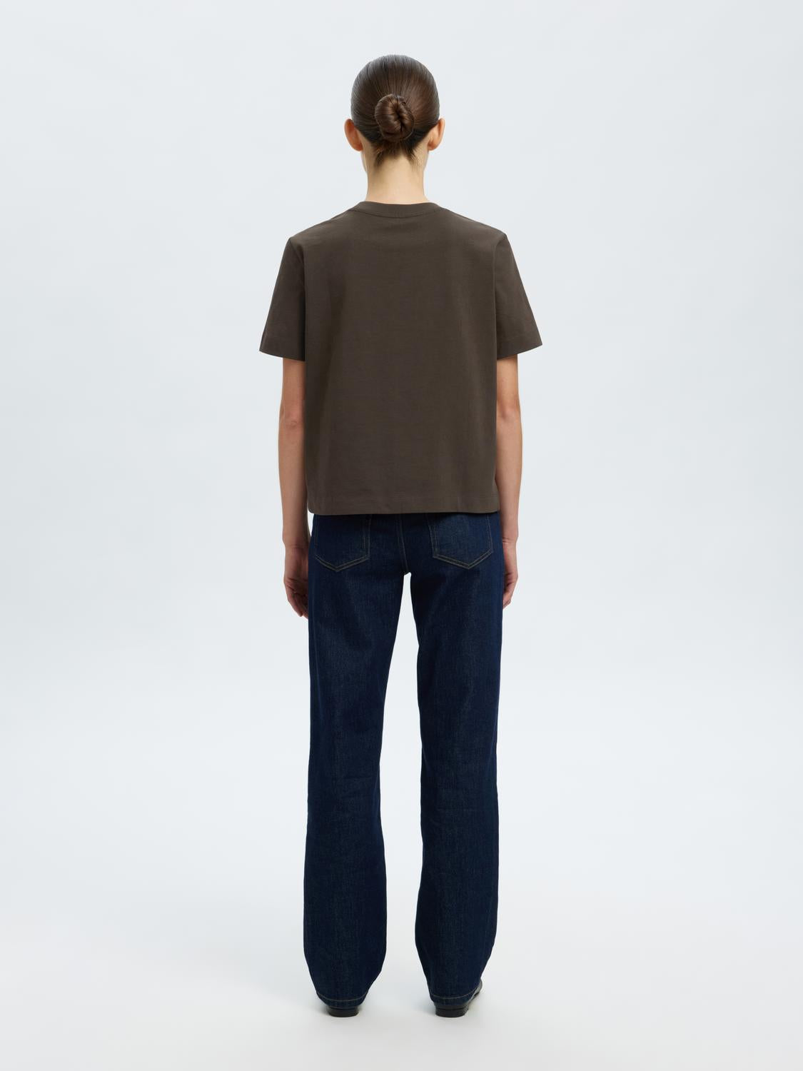 model_shot-back