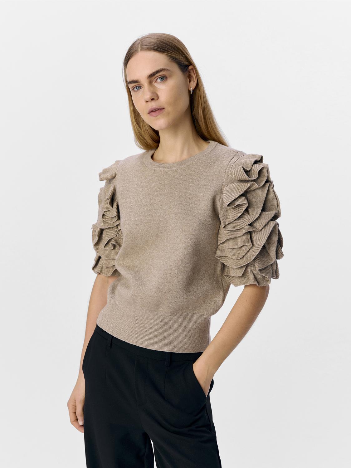 model_shot-front