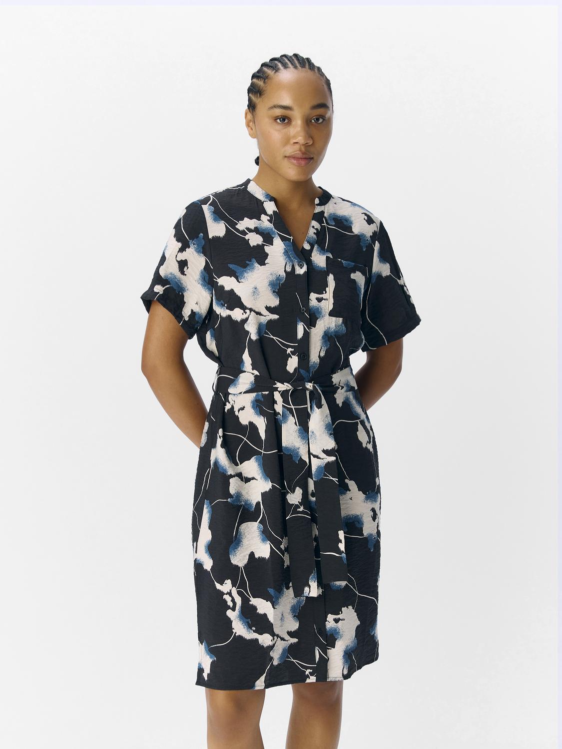 model_shot-front