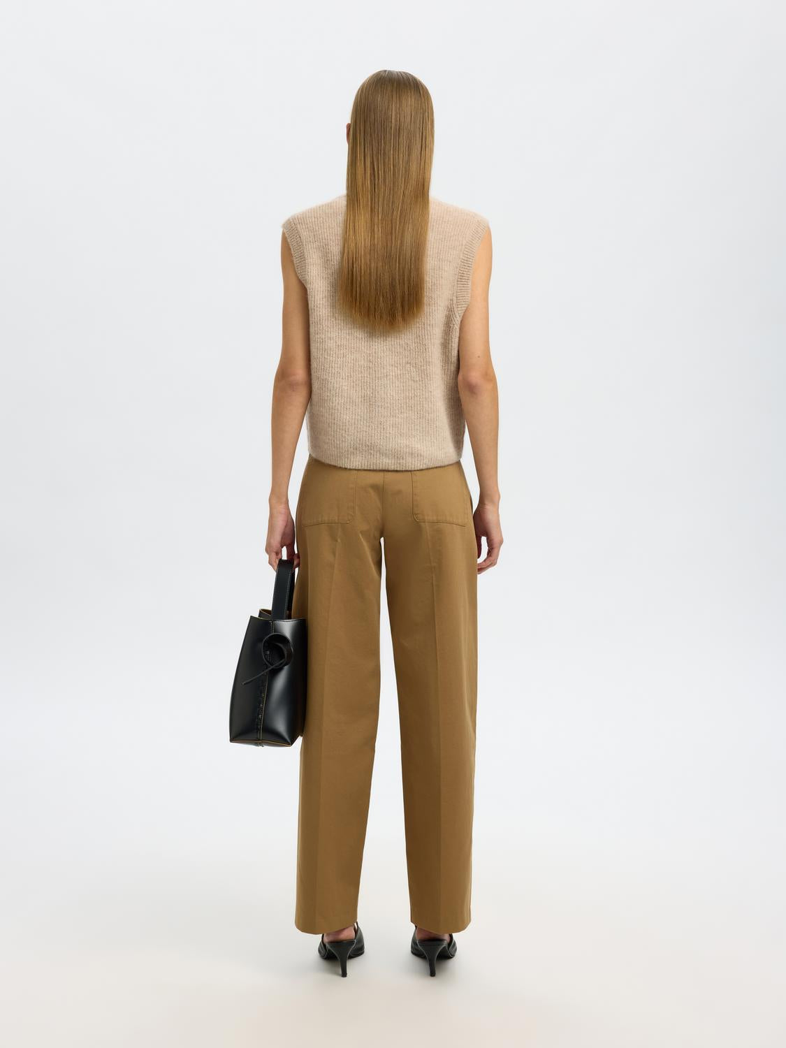 model_shot-back