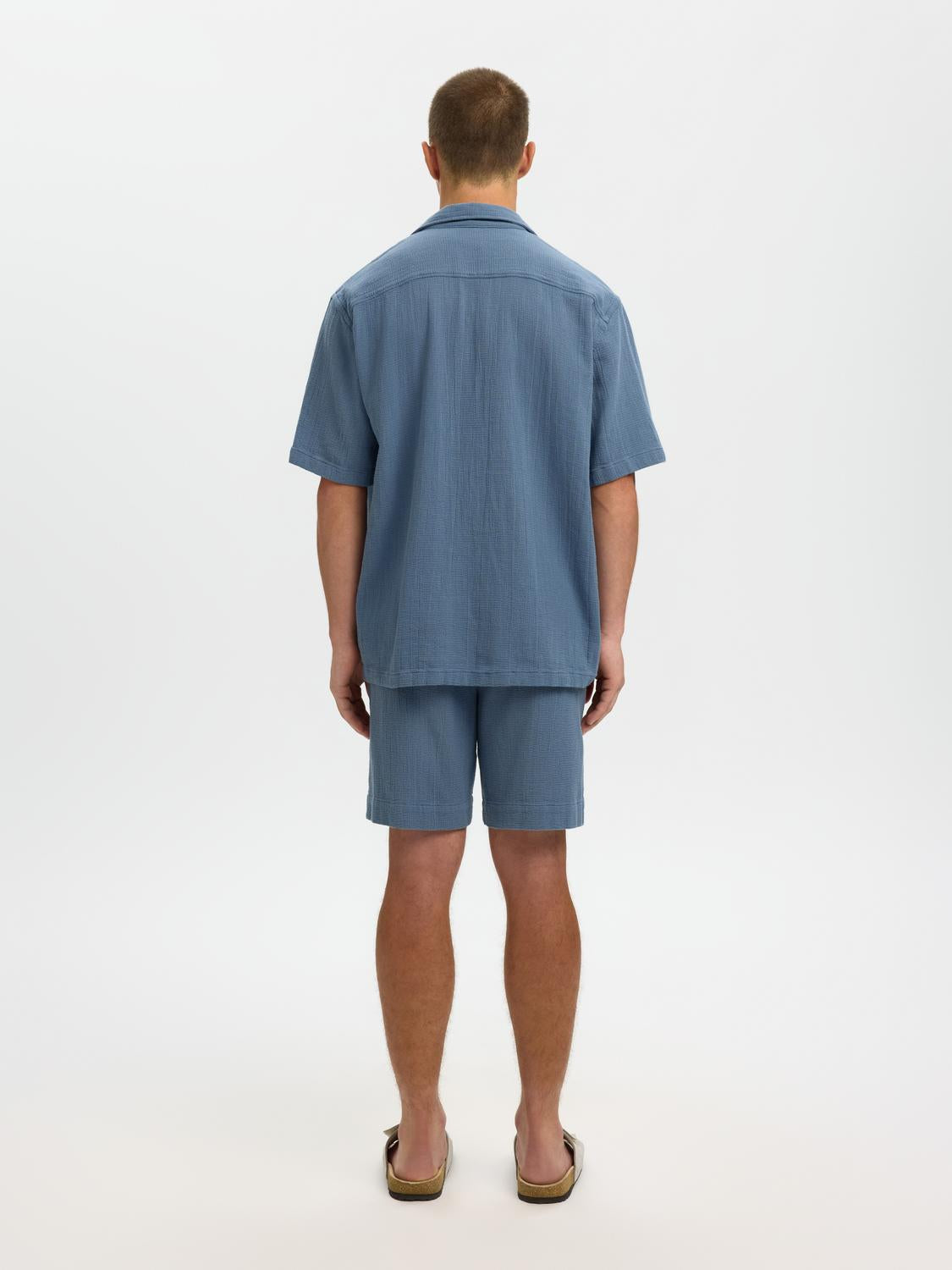 model_shot-back
