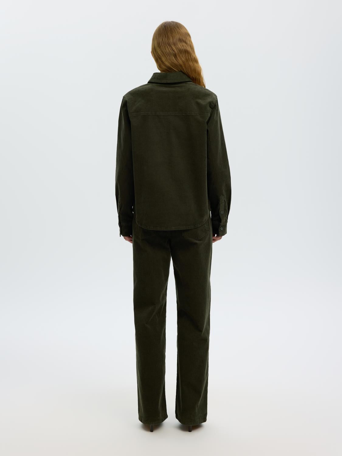 model_shot-back