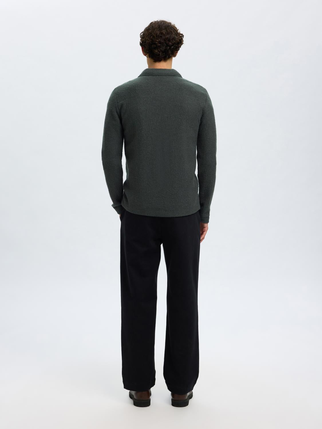 model_shot-back