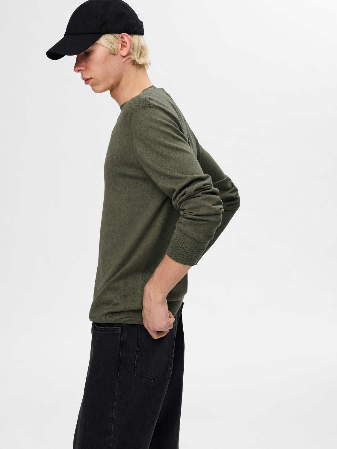 model_shot-creative