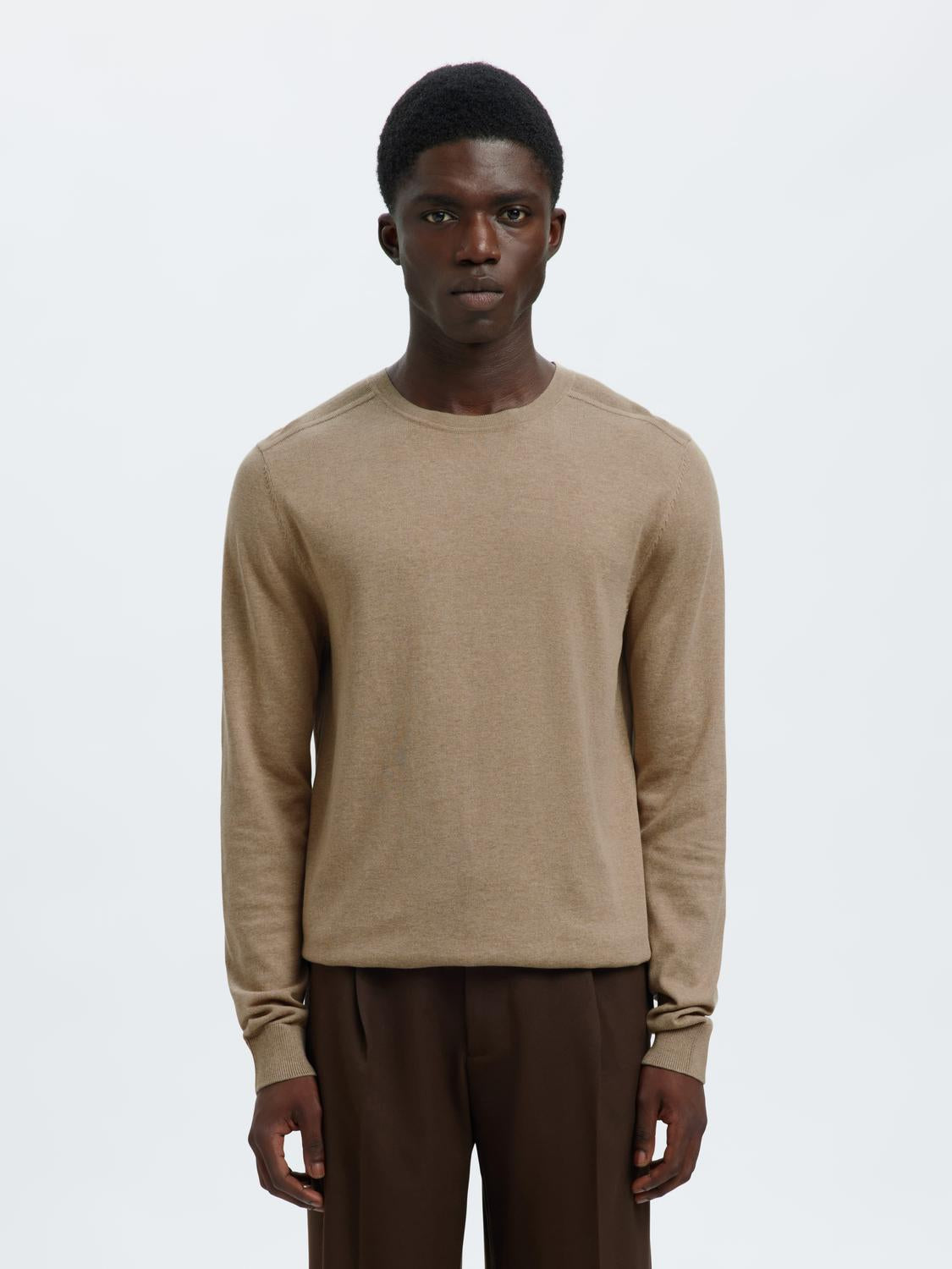 model_shot-front