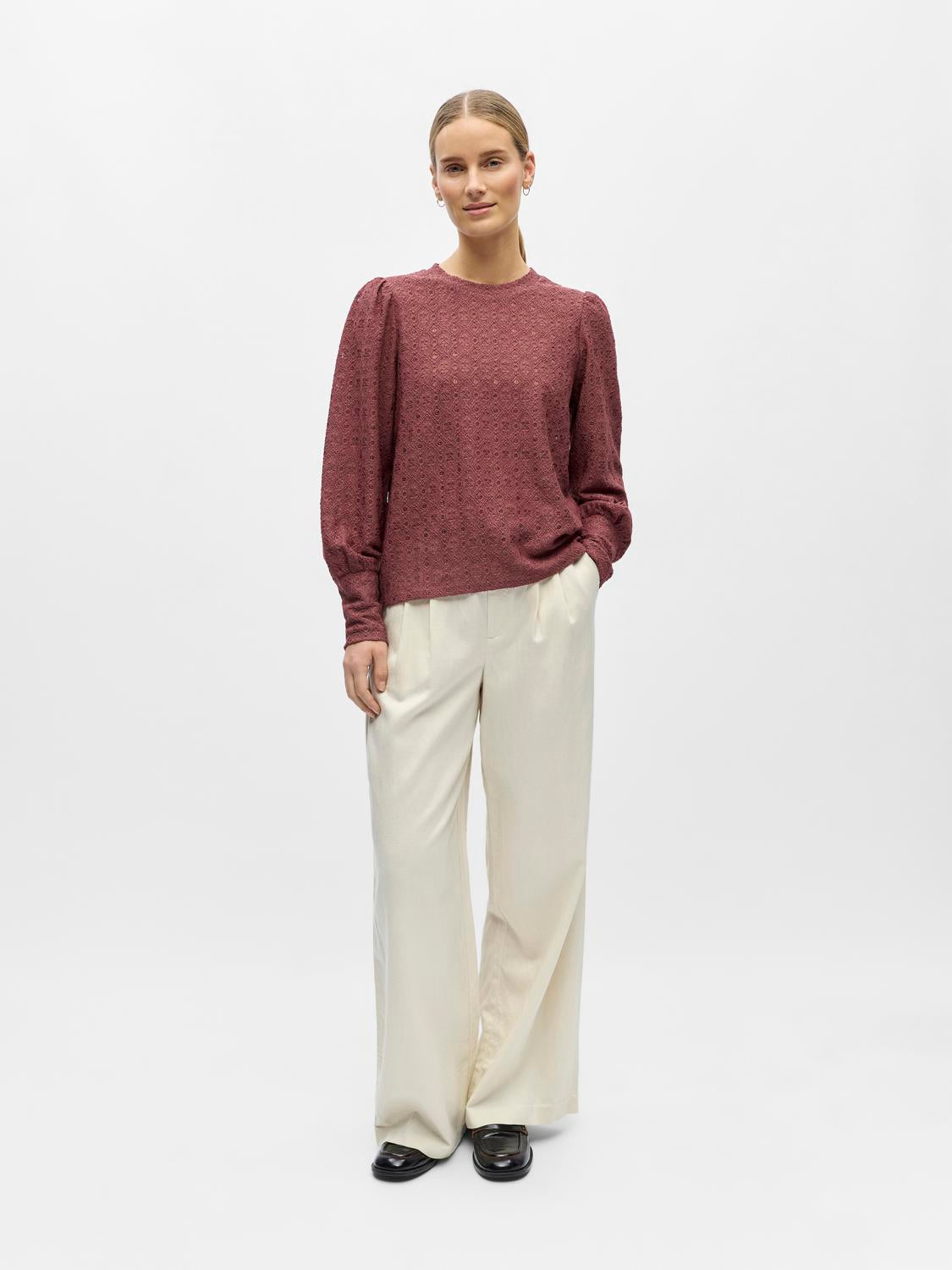 model_shot-front_full