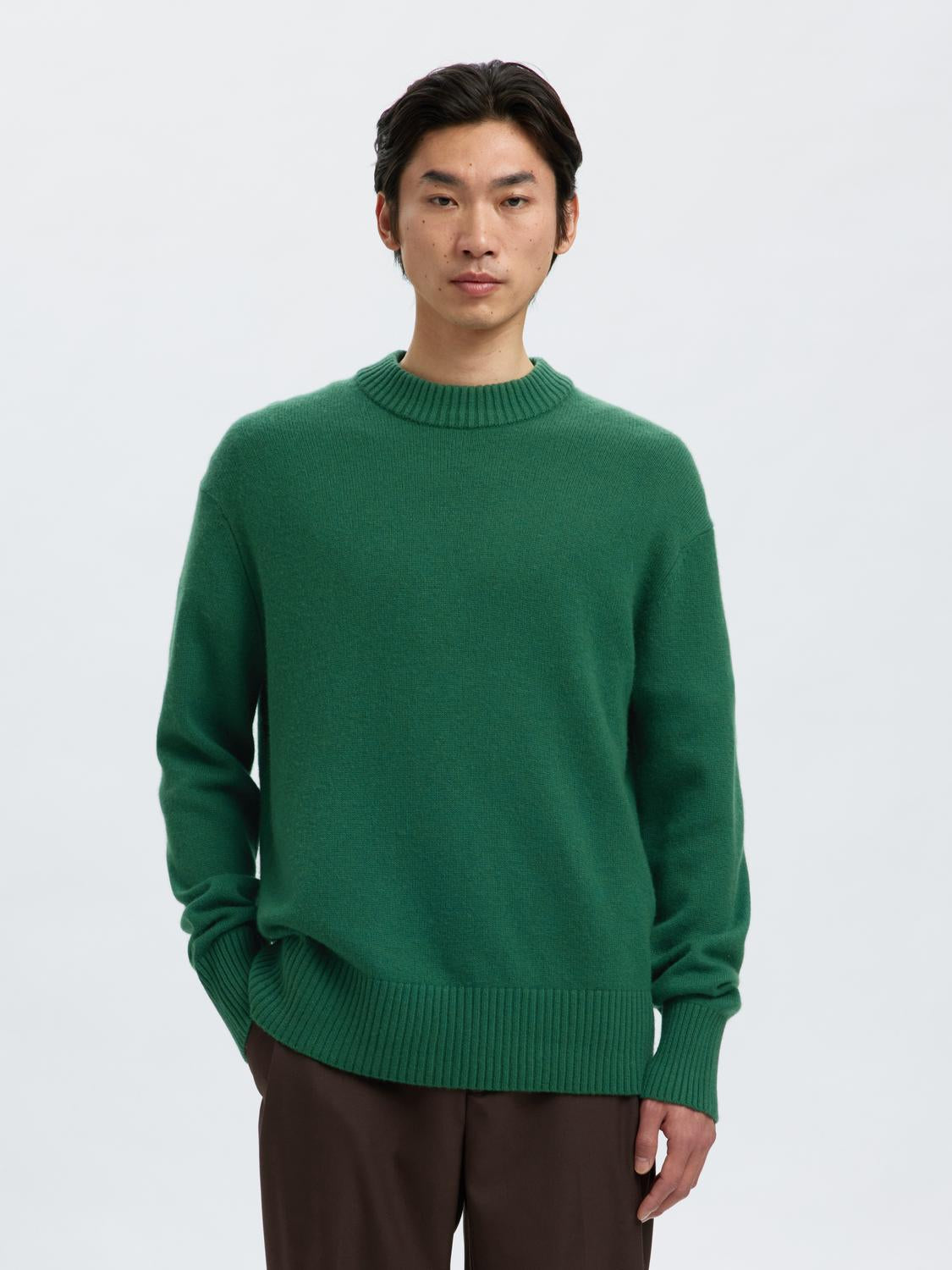 model_shot-front