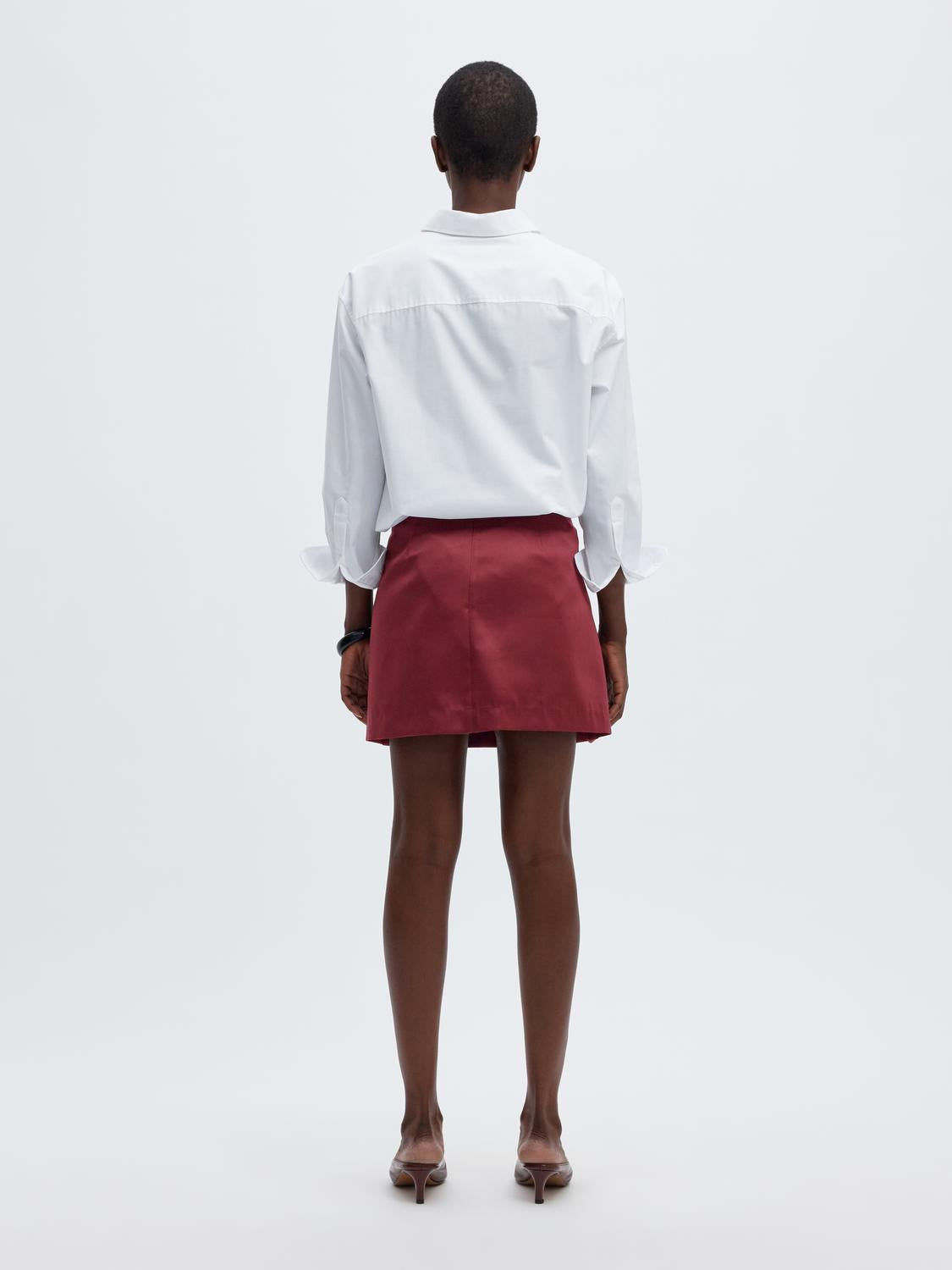 model_shot-back
