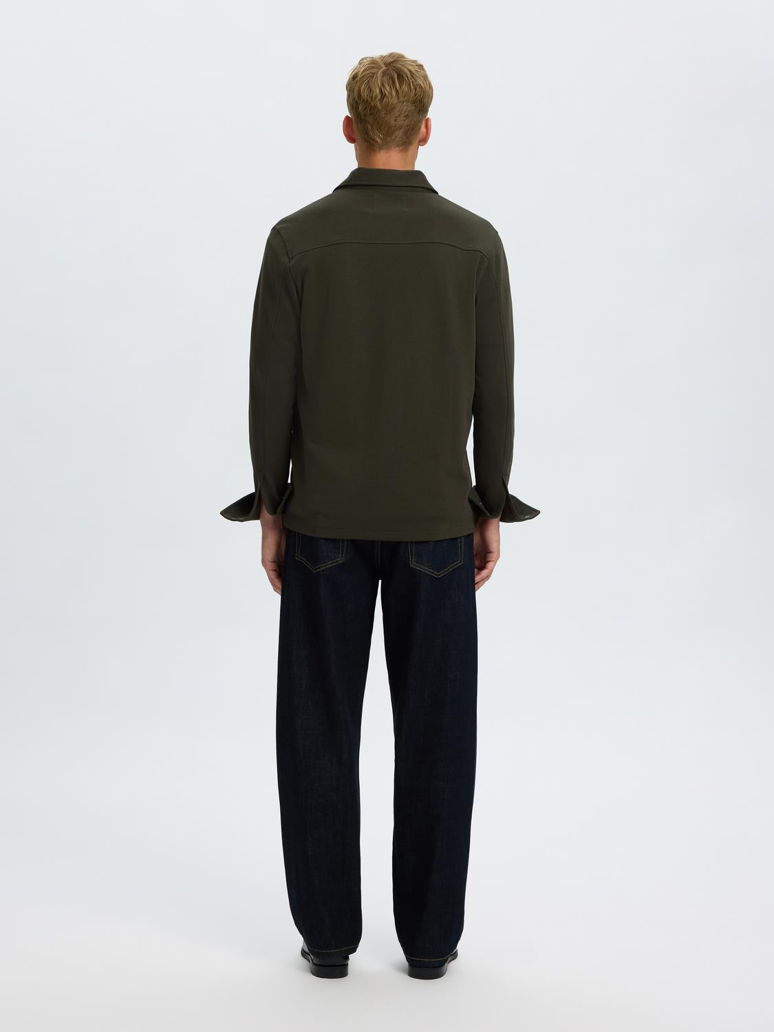 model_shot-back