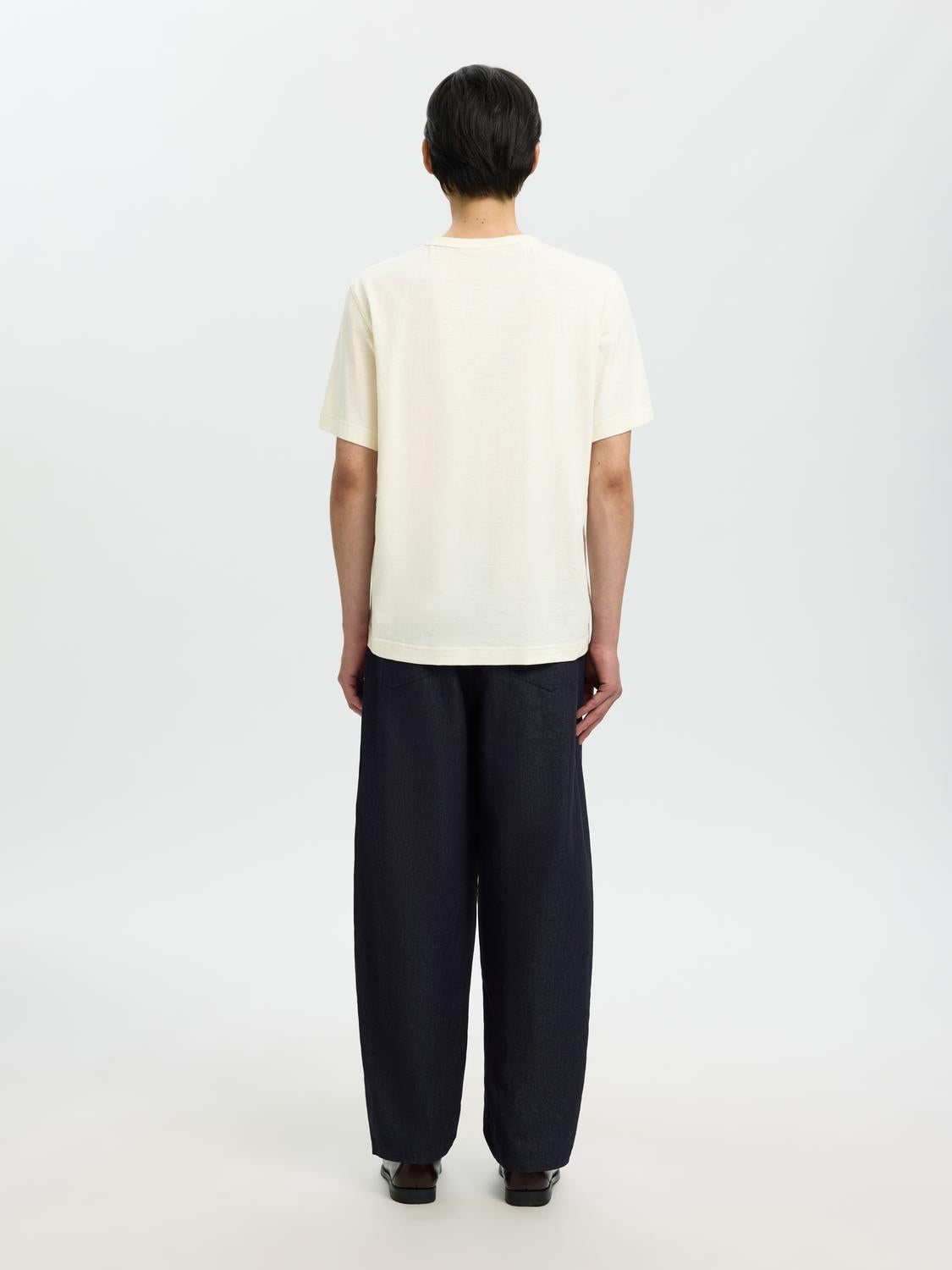 model_shot-back