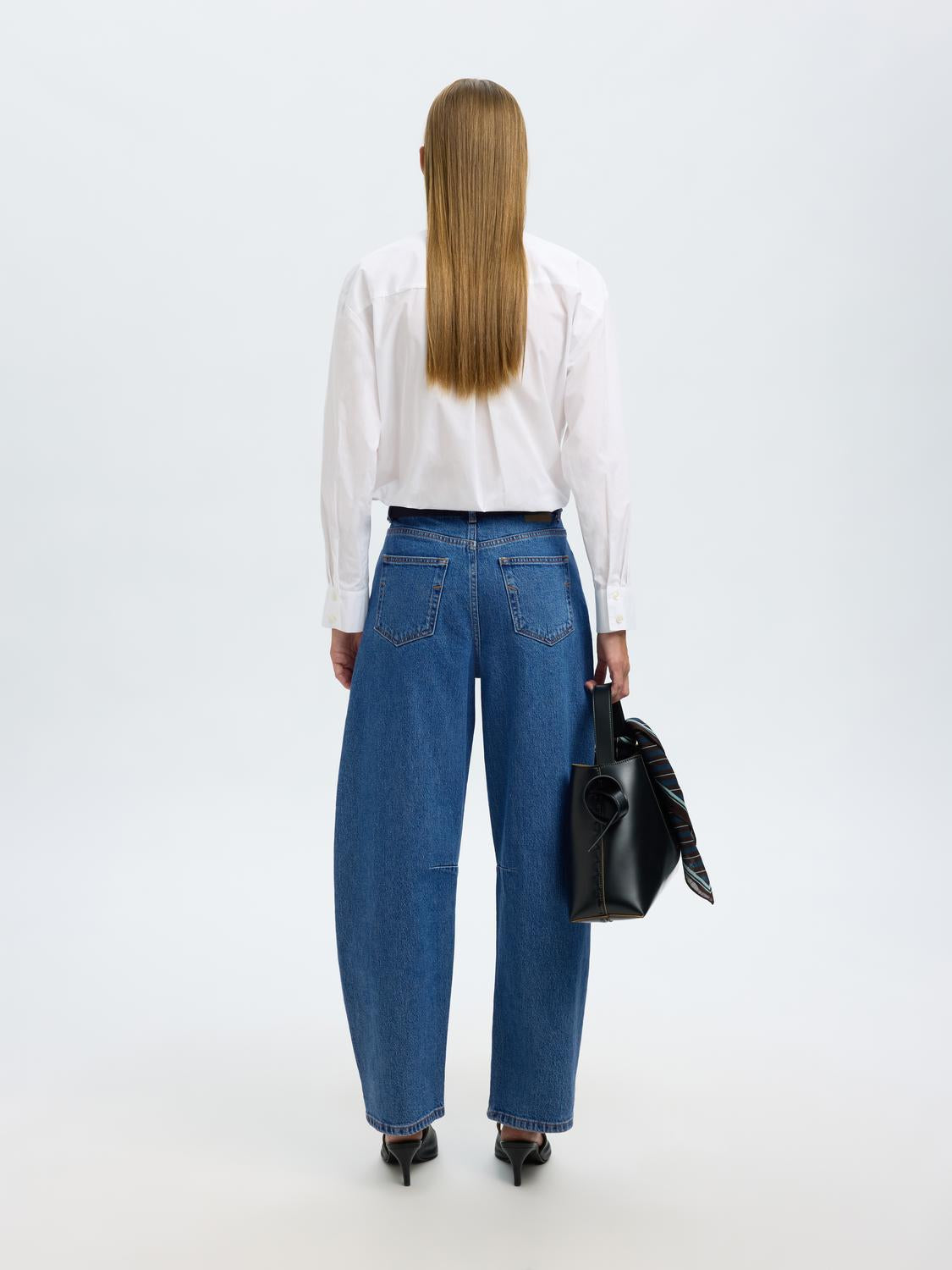 model_shot-back