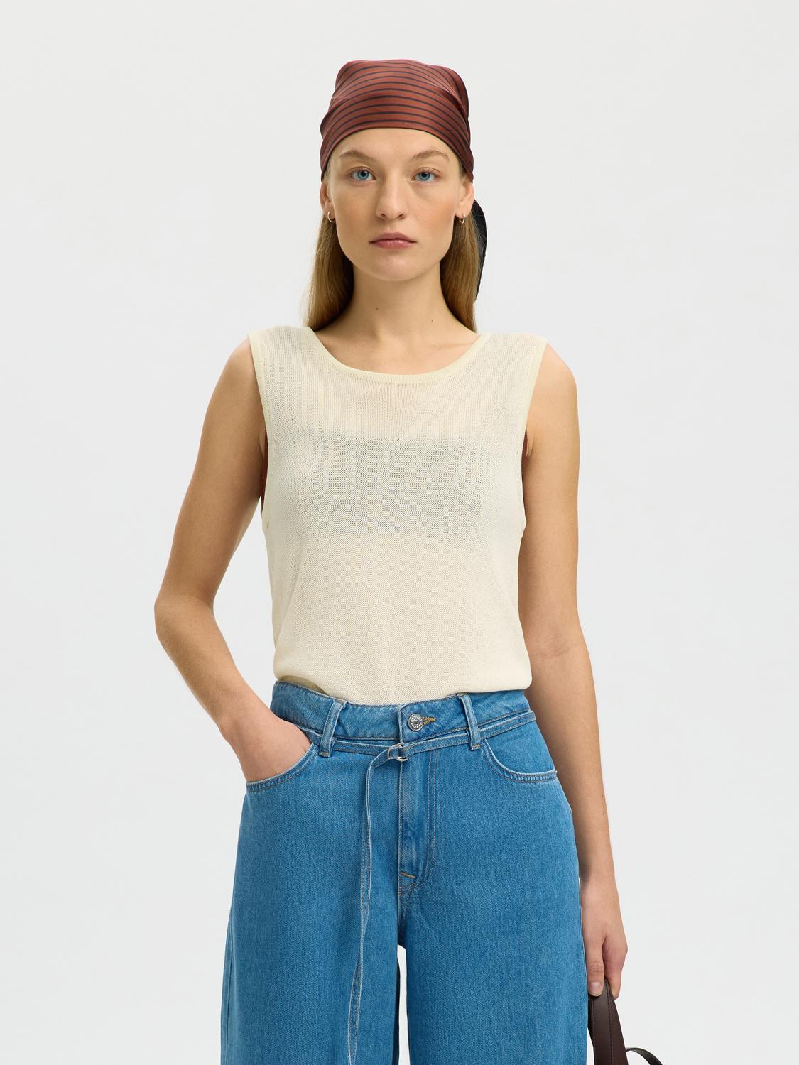 model_shot-front