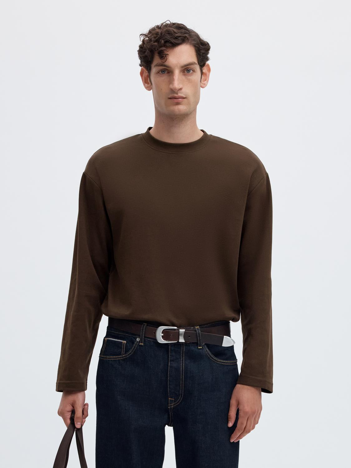 model_shot-front