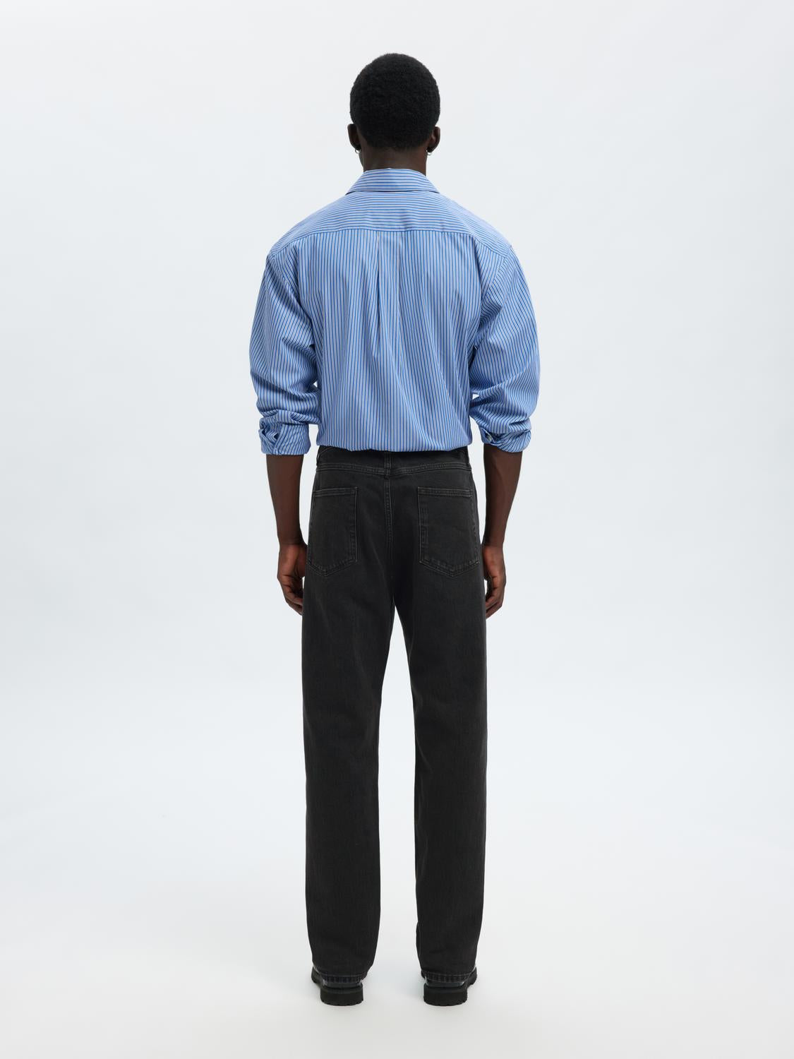 model_shot-back