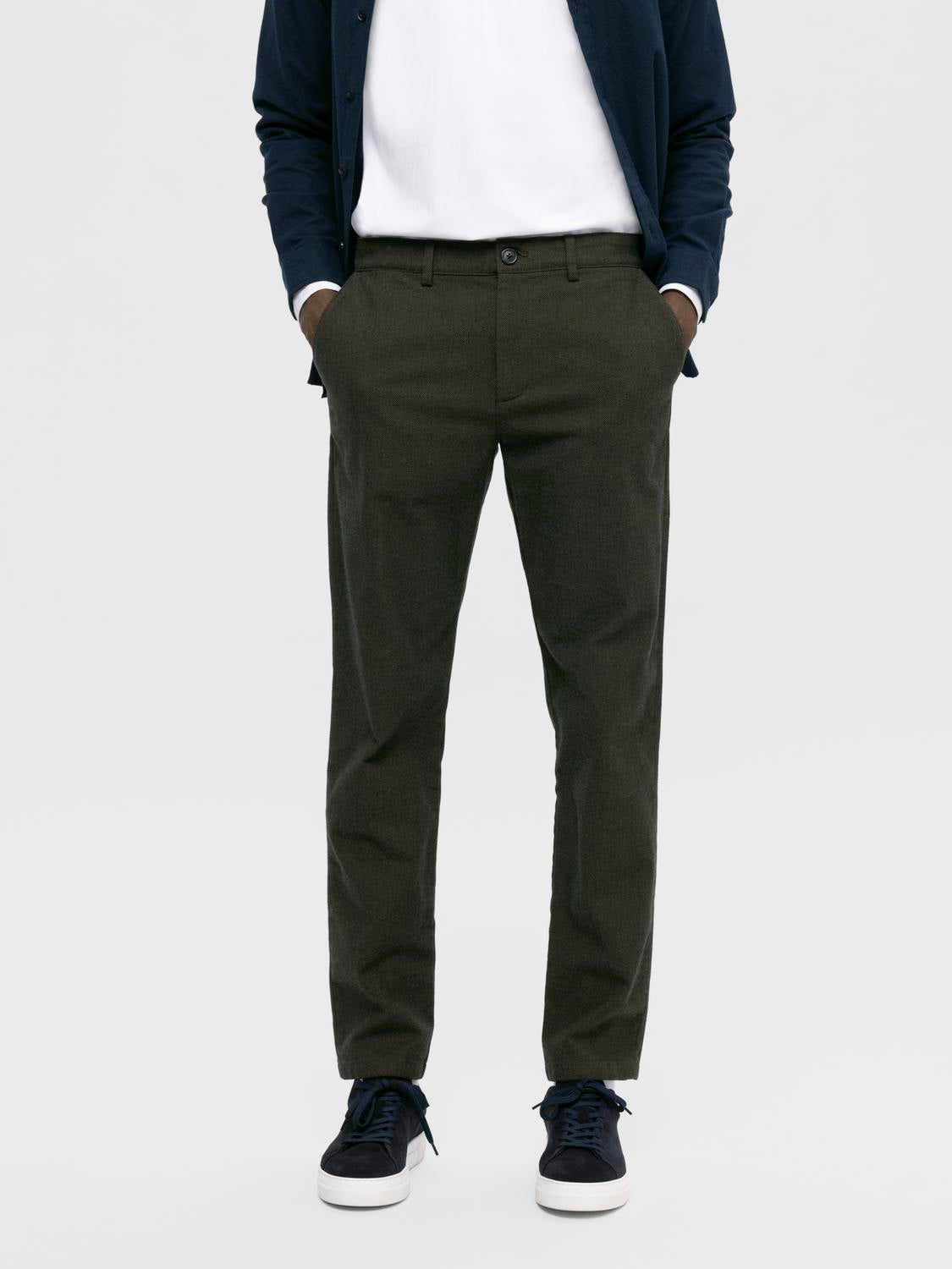 model_shot-front
