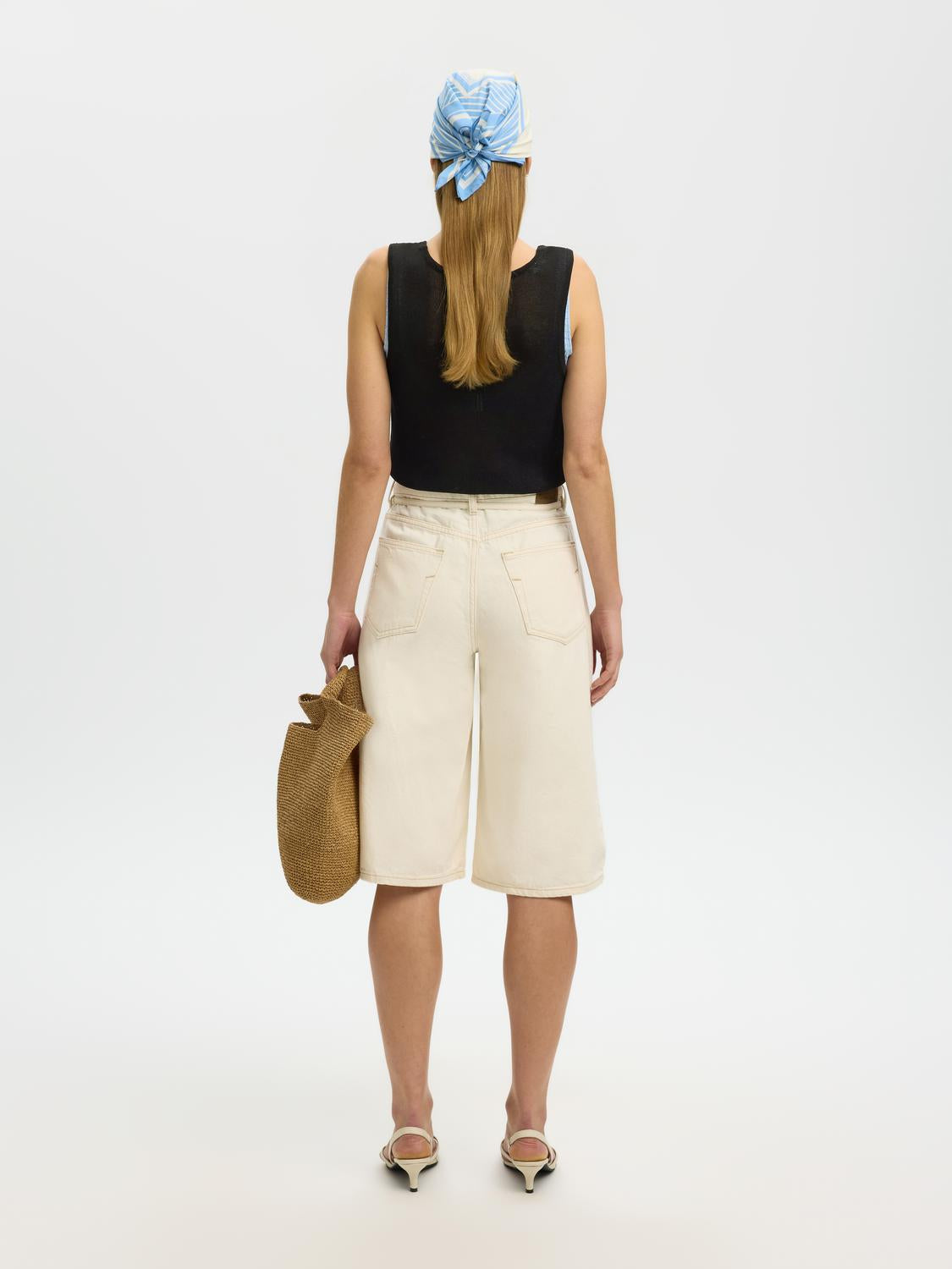 model_shot-back