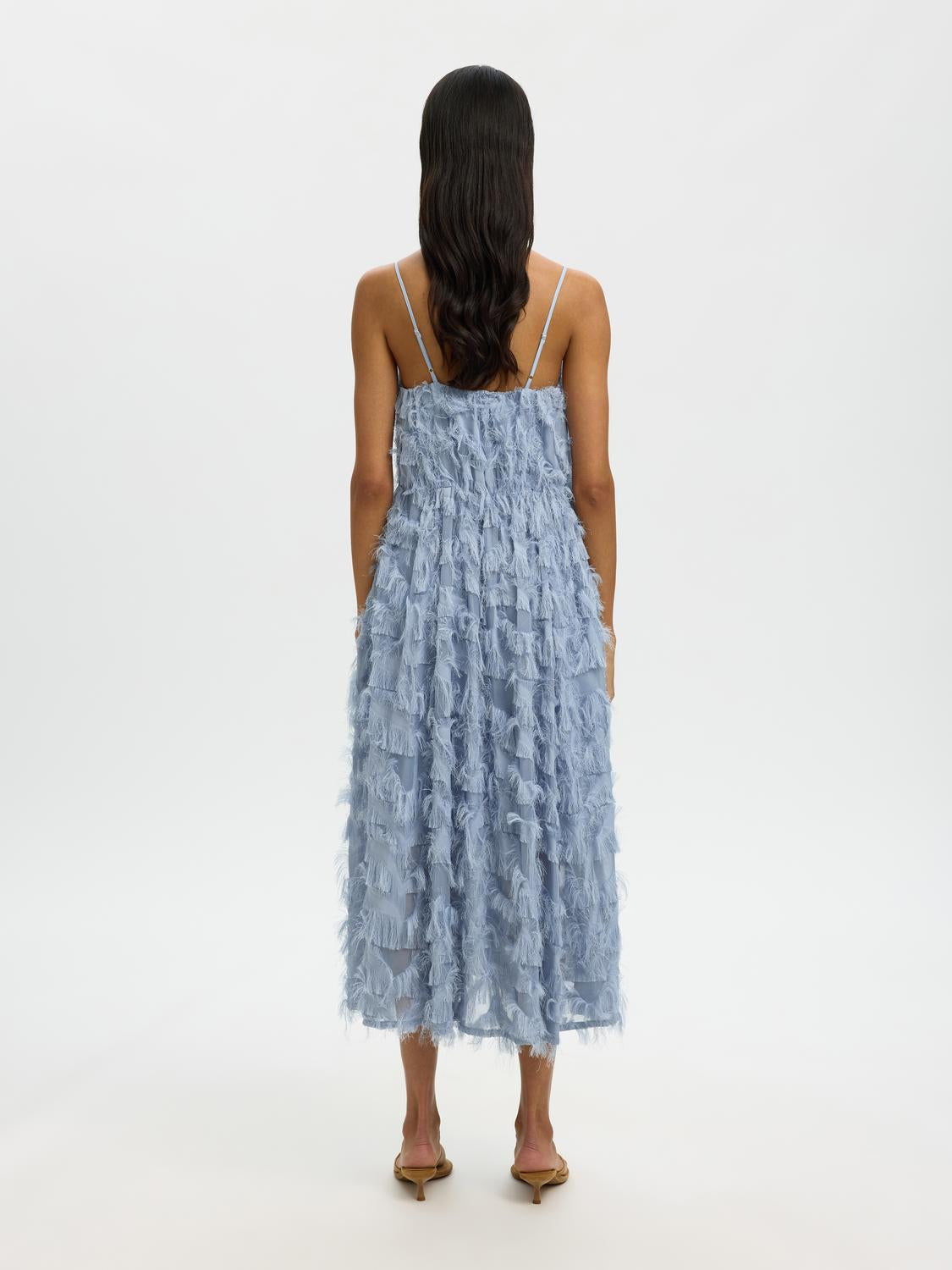 model_shot-back