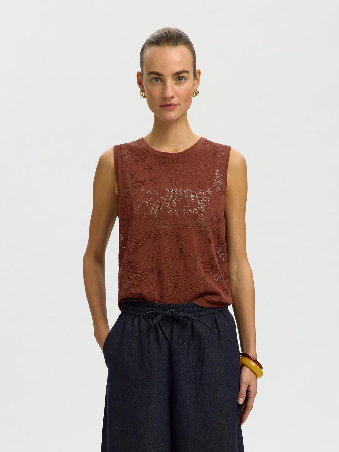 model_shot-front