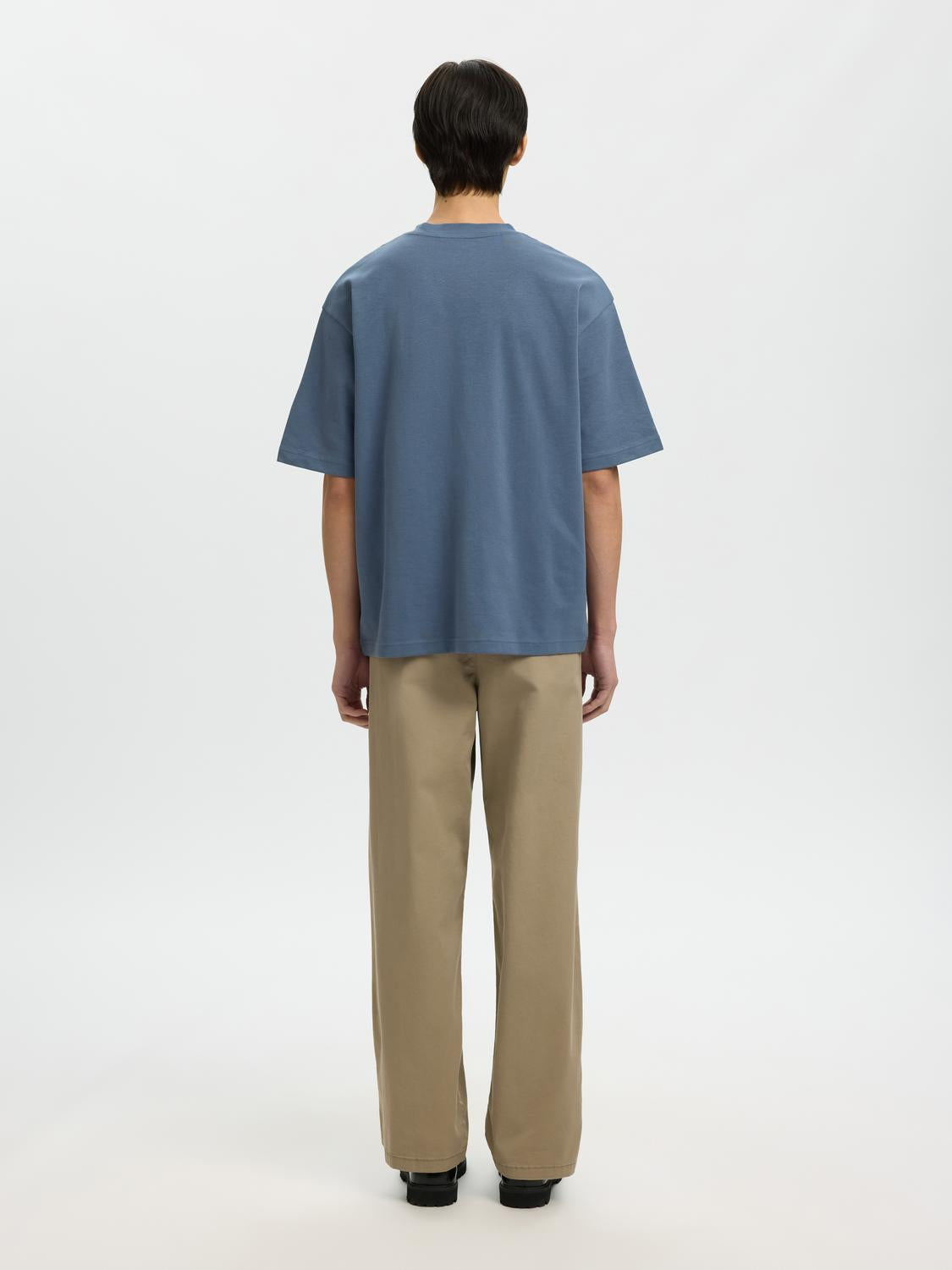model_shot-back