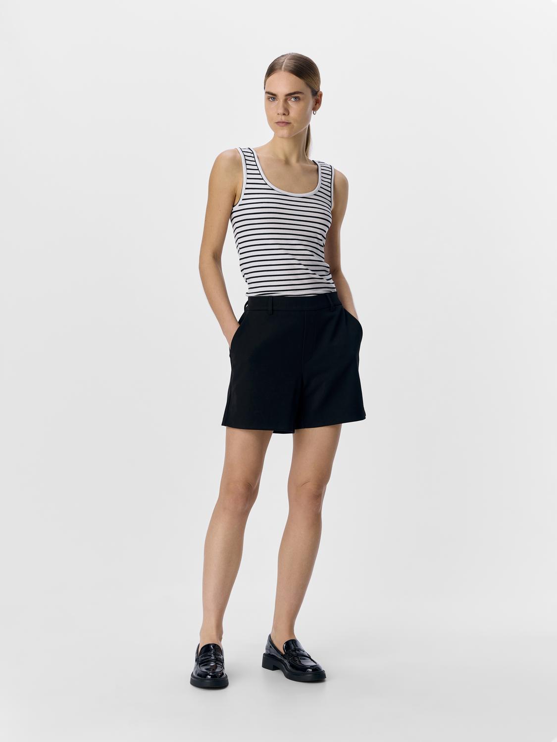 model_shot-front_full