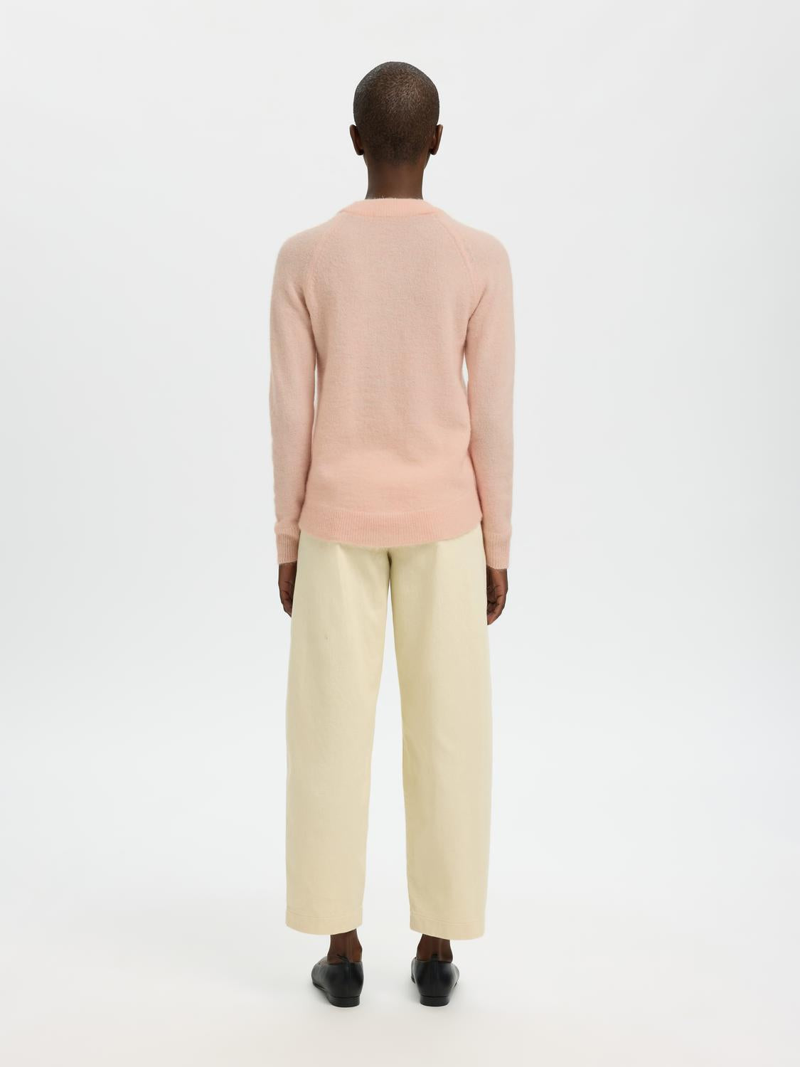 model_shot-back